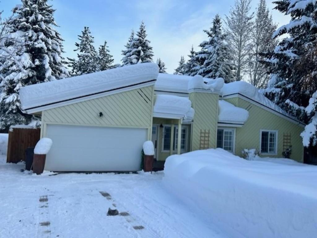Three-Bedroom House photo 2