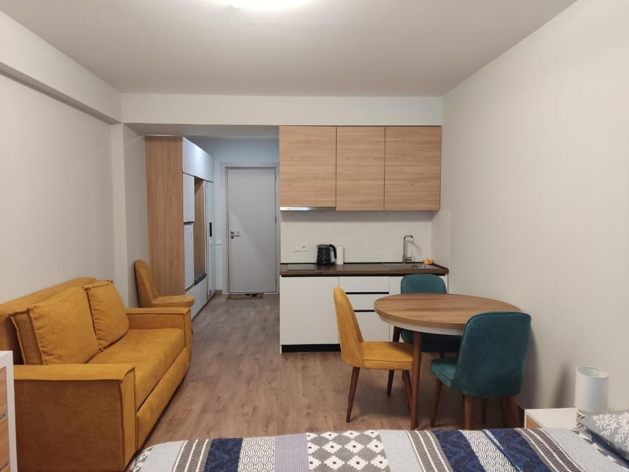 One-Bedroom Apartment photo 1