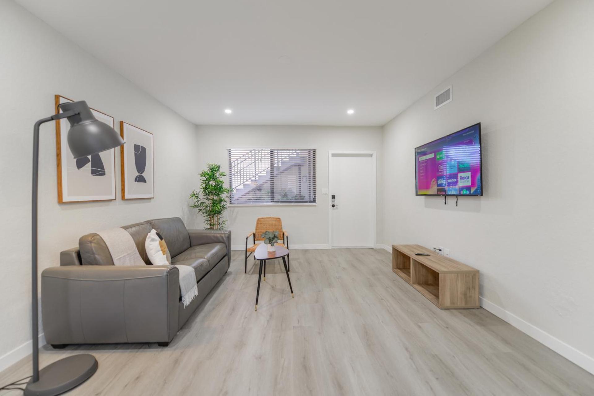 One-Bedroom Apartment photo 2