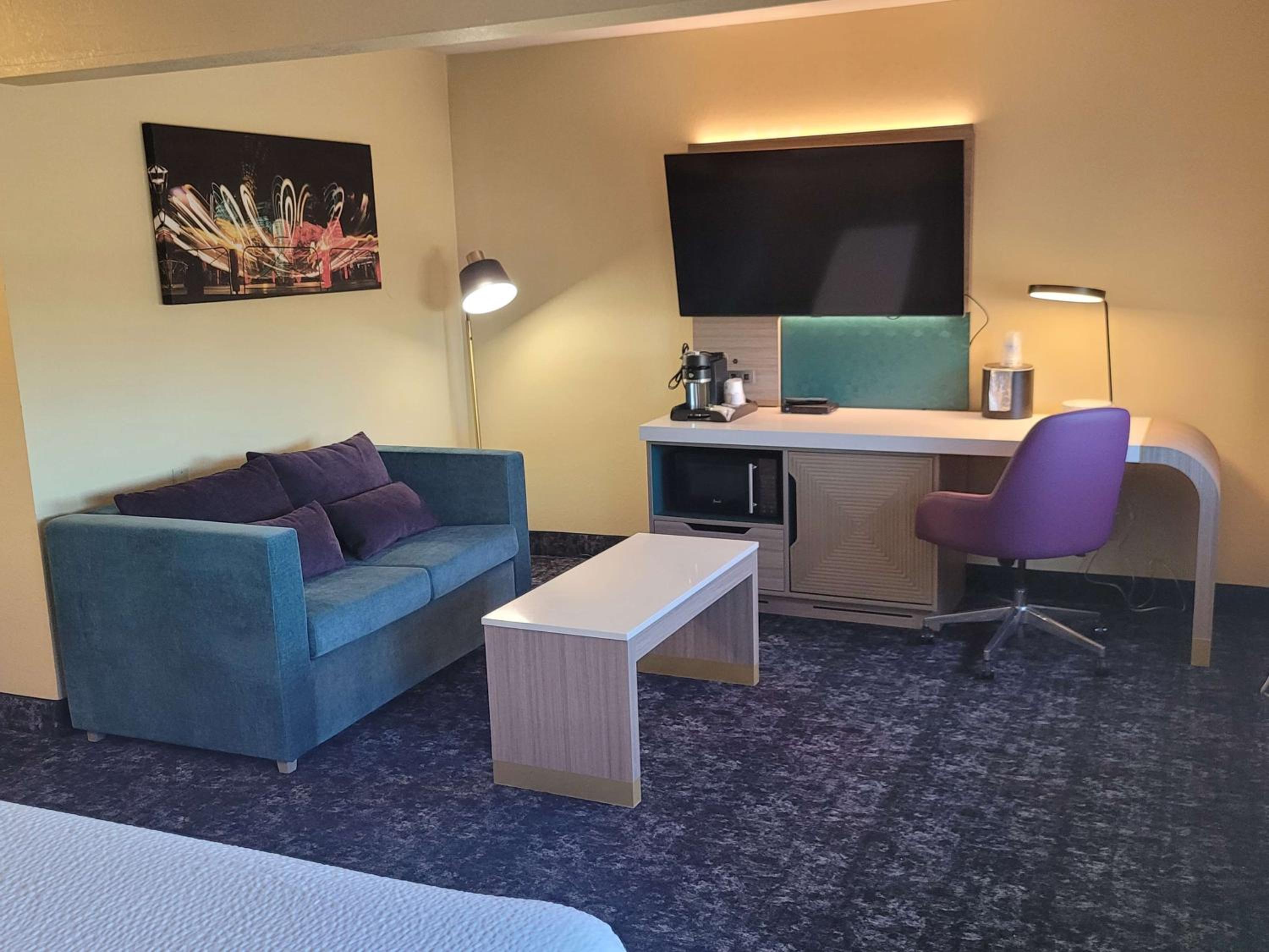 King Room with Sofa Bed photo 1