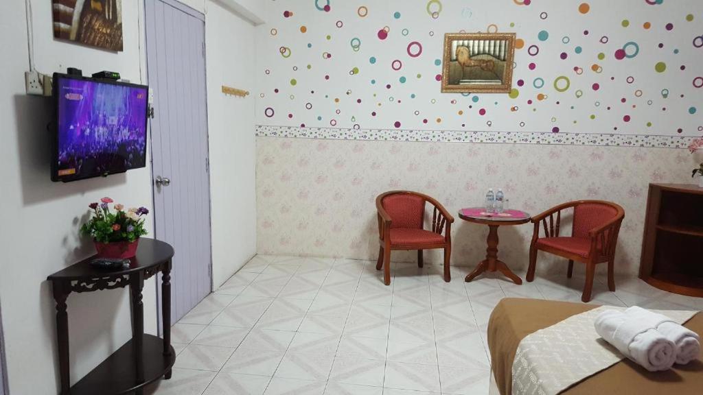Family Room with Bathroom - Photo 2