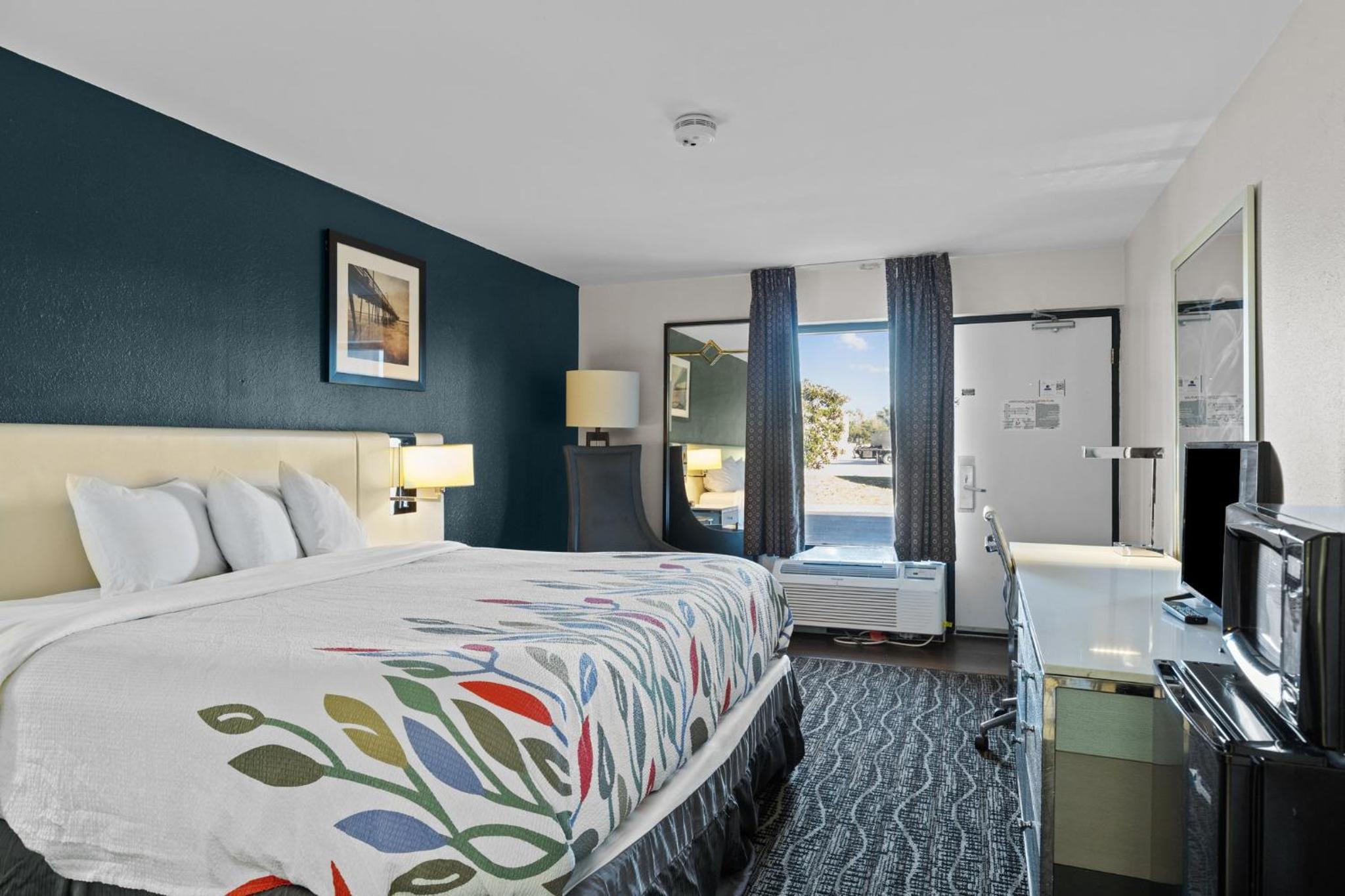 Standard King Room photo 1