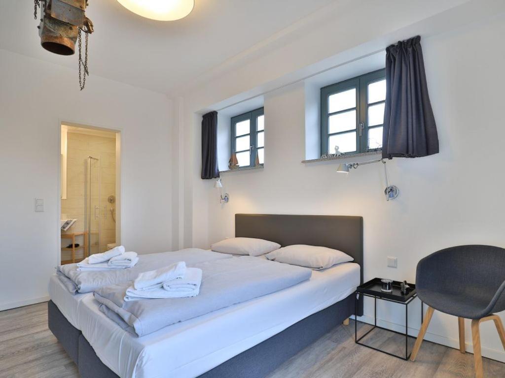 One-Bedroom Apartment with Balcony