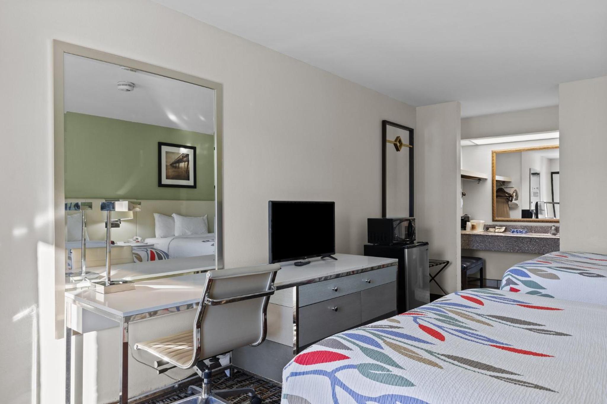Standard Queen Room photo 1