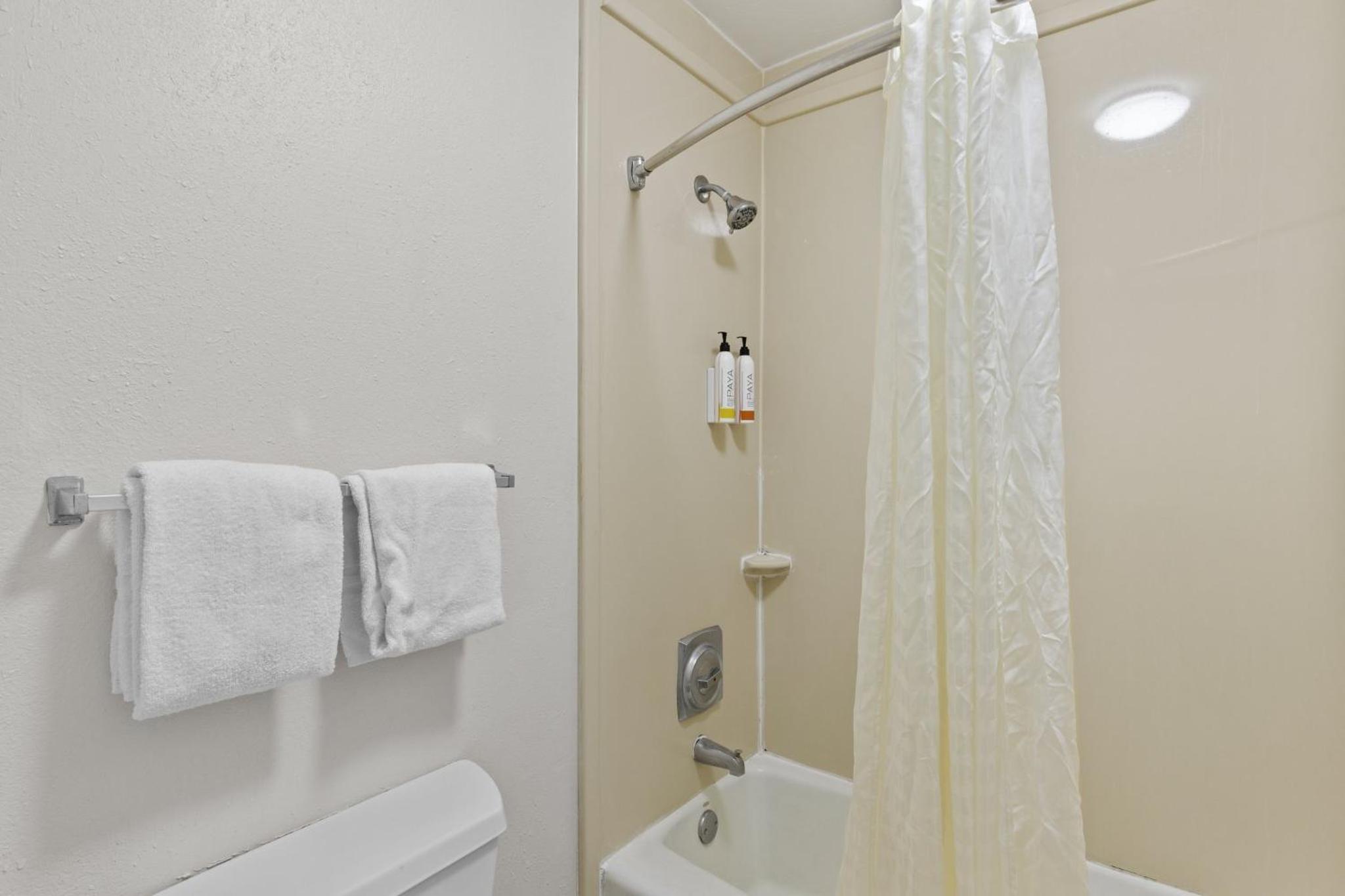 Standard Queen Room photo 3