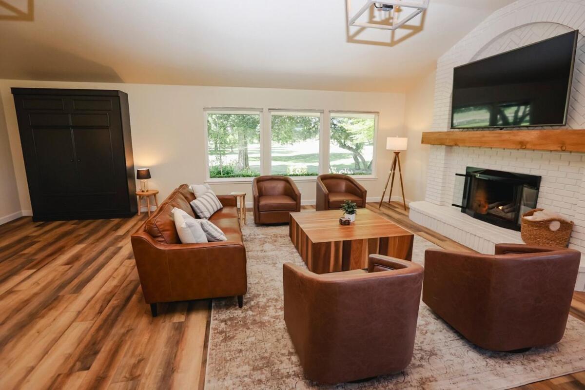 Three-Bedroom House photo 3