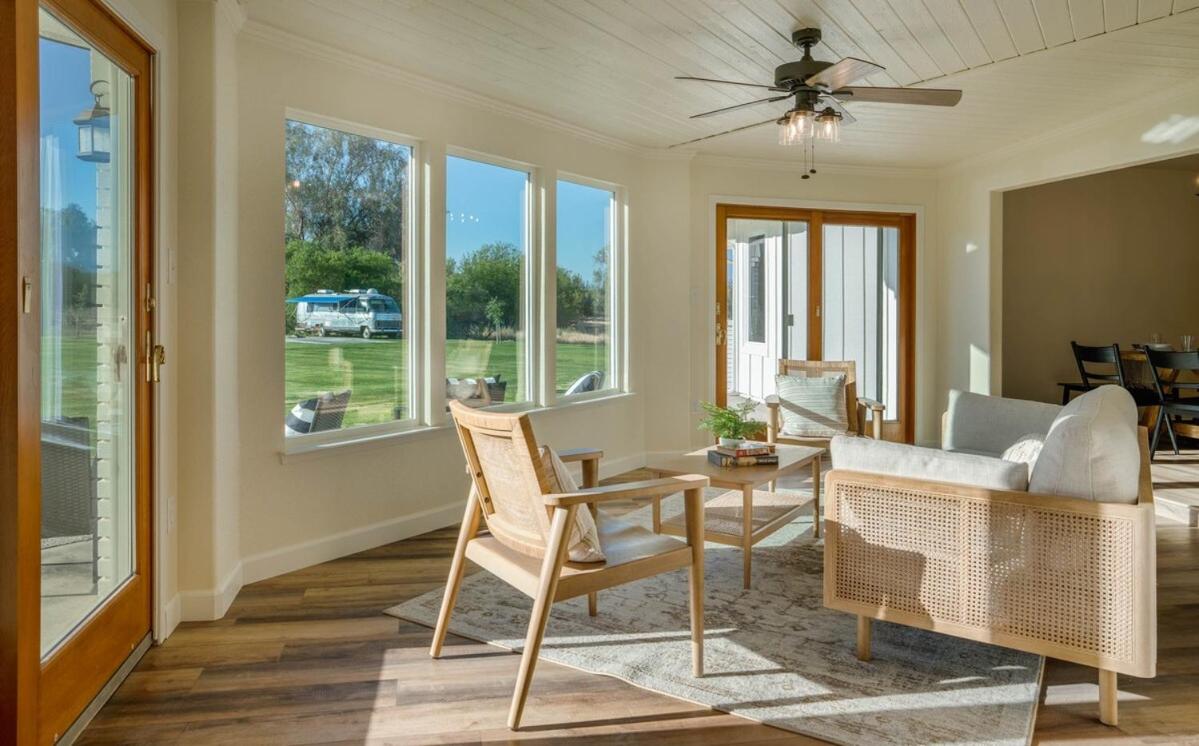 Three-Bedroom House photo 2