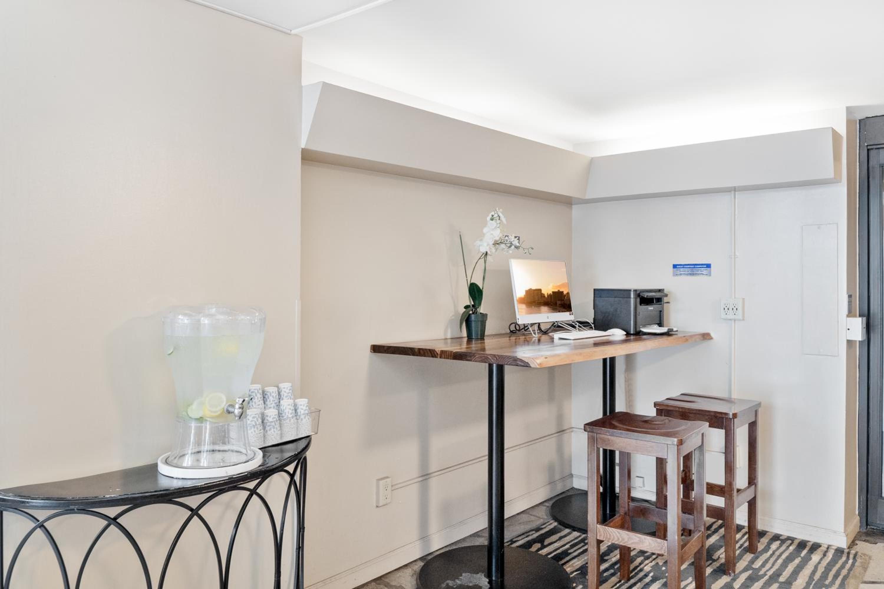 Ocean Retreat: Remodeled Pacific Monarch Haven: One-Bedroom Apartment photo