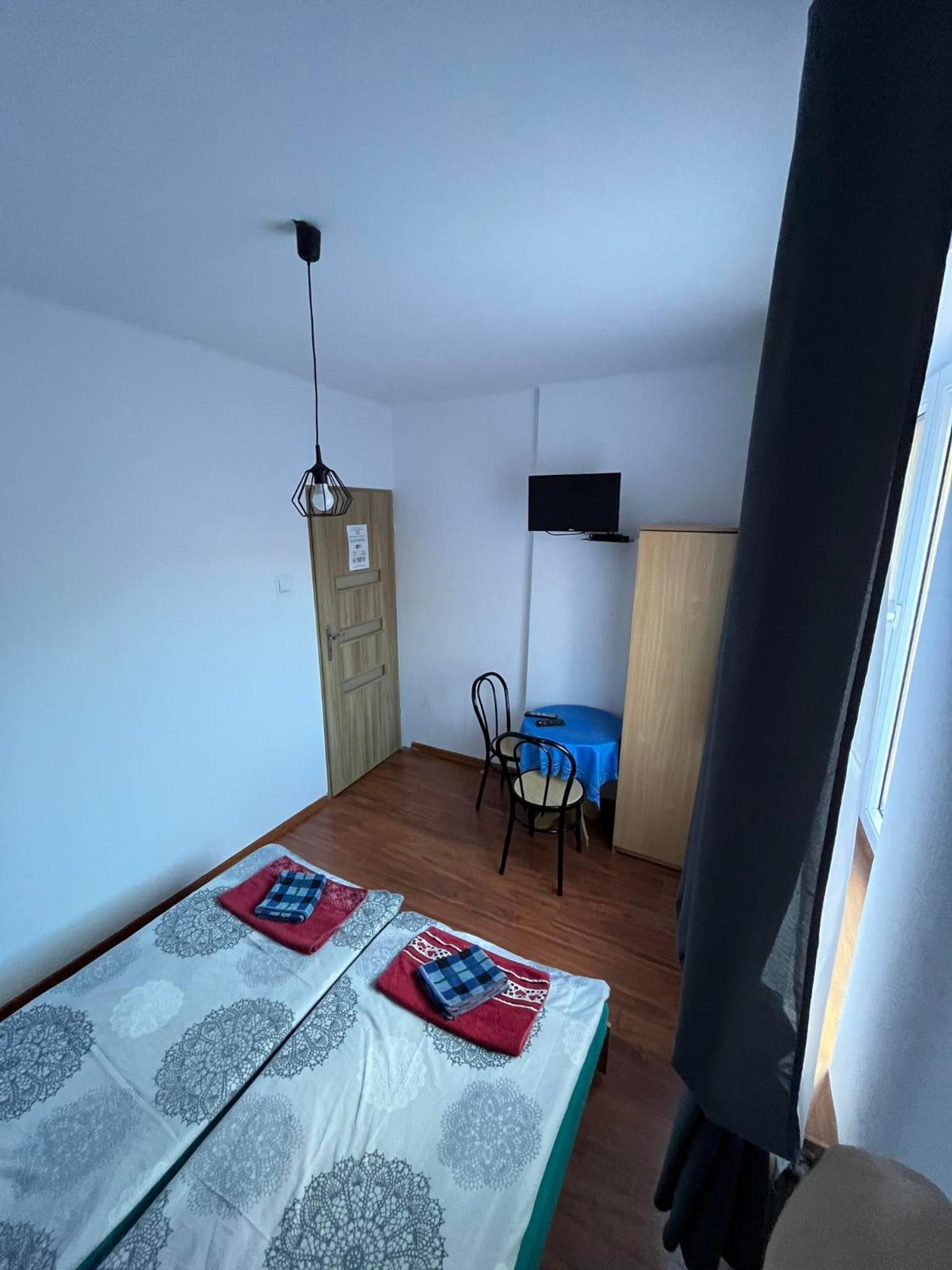 Standard Twin Room with Shared Bathroom photo 1