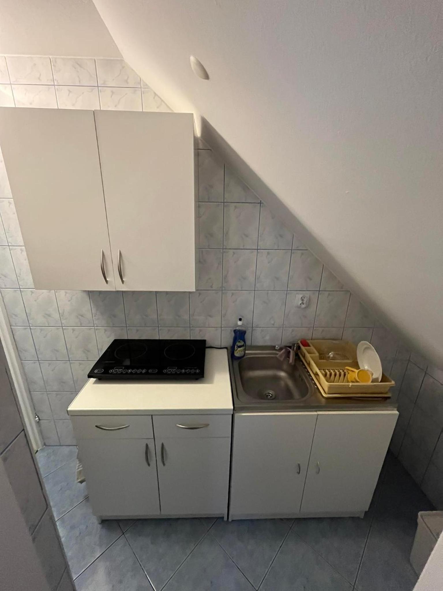 Standard Twin Room with Shared Bathroom photo 2