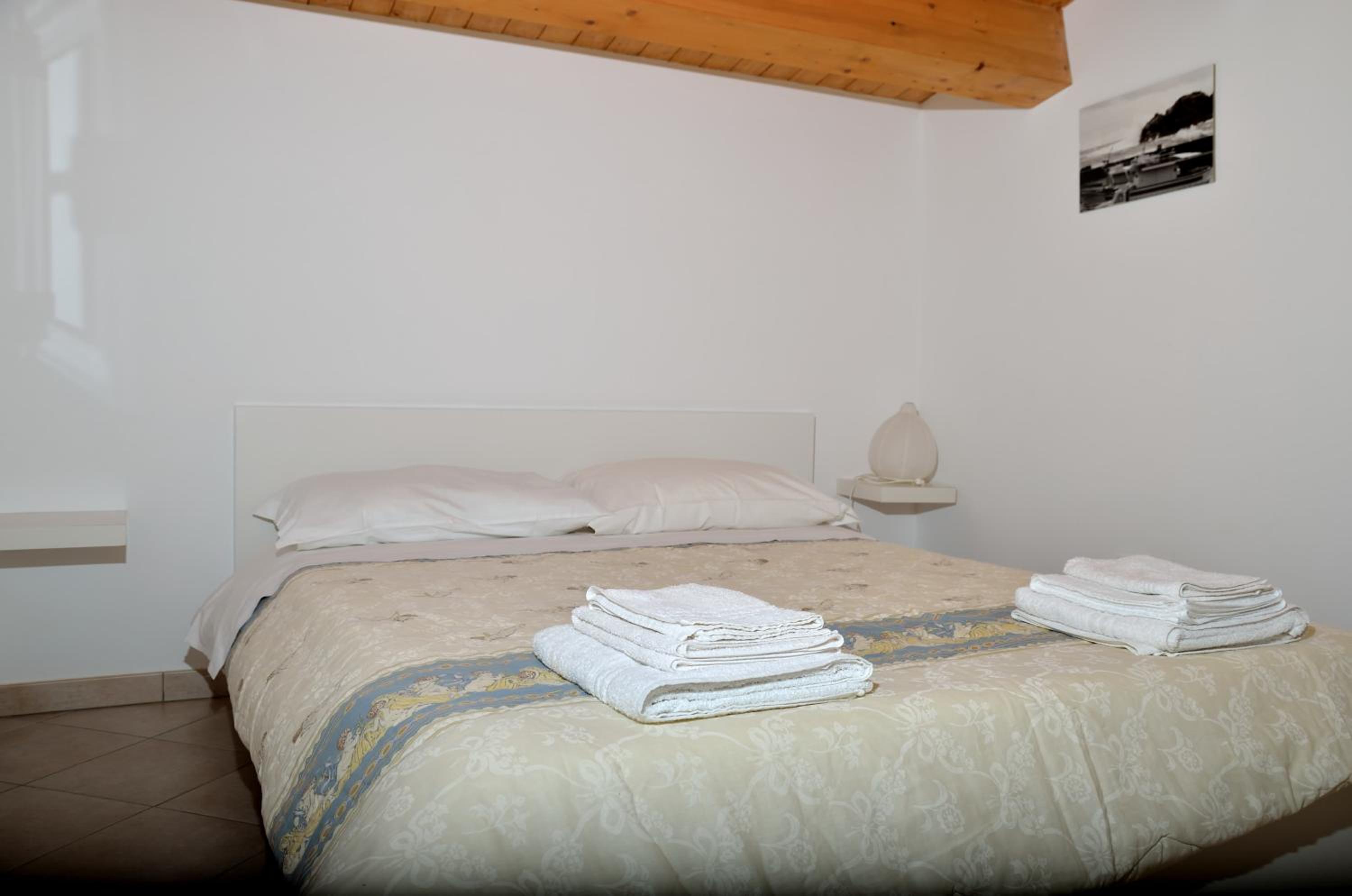 One-Bedroom Apartment with Balcony photo 1