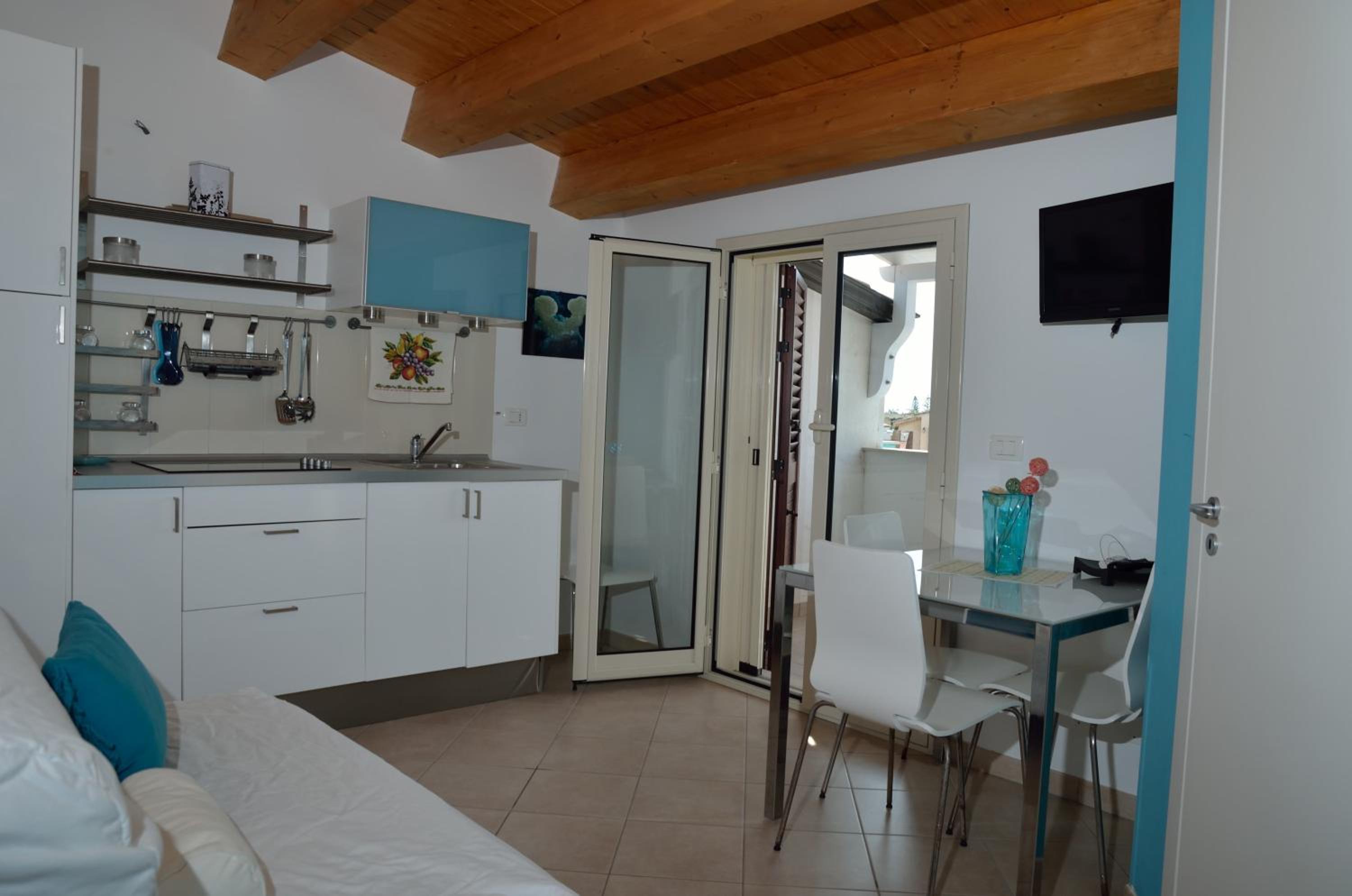 One-Bedroom Apartment with Balcony photo 3