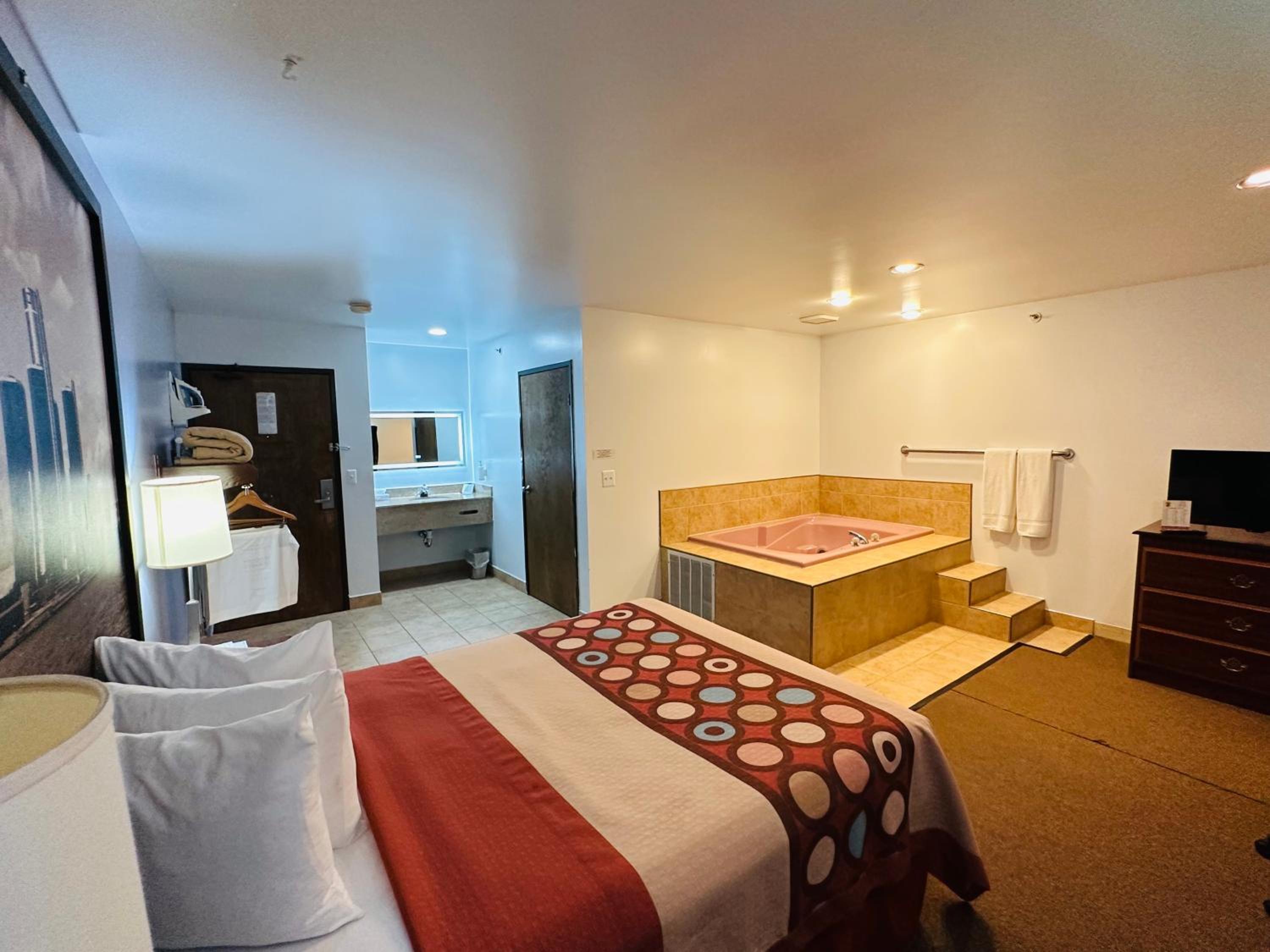 Deluxe Queen Studio Suite - Non-Smoking photo 3