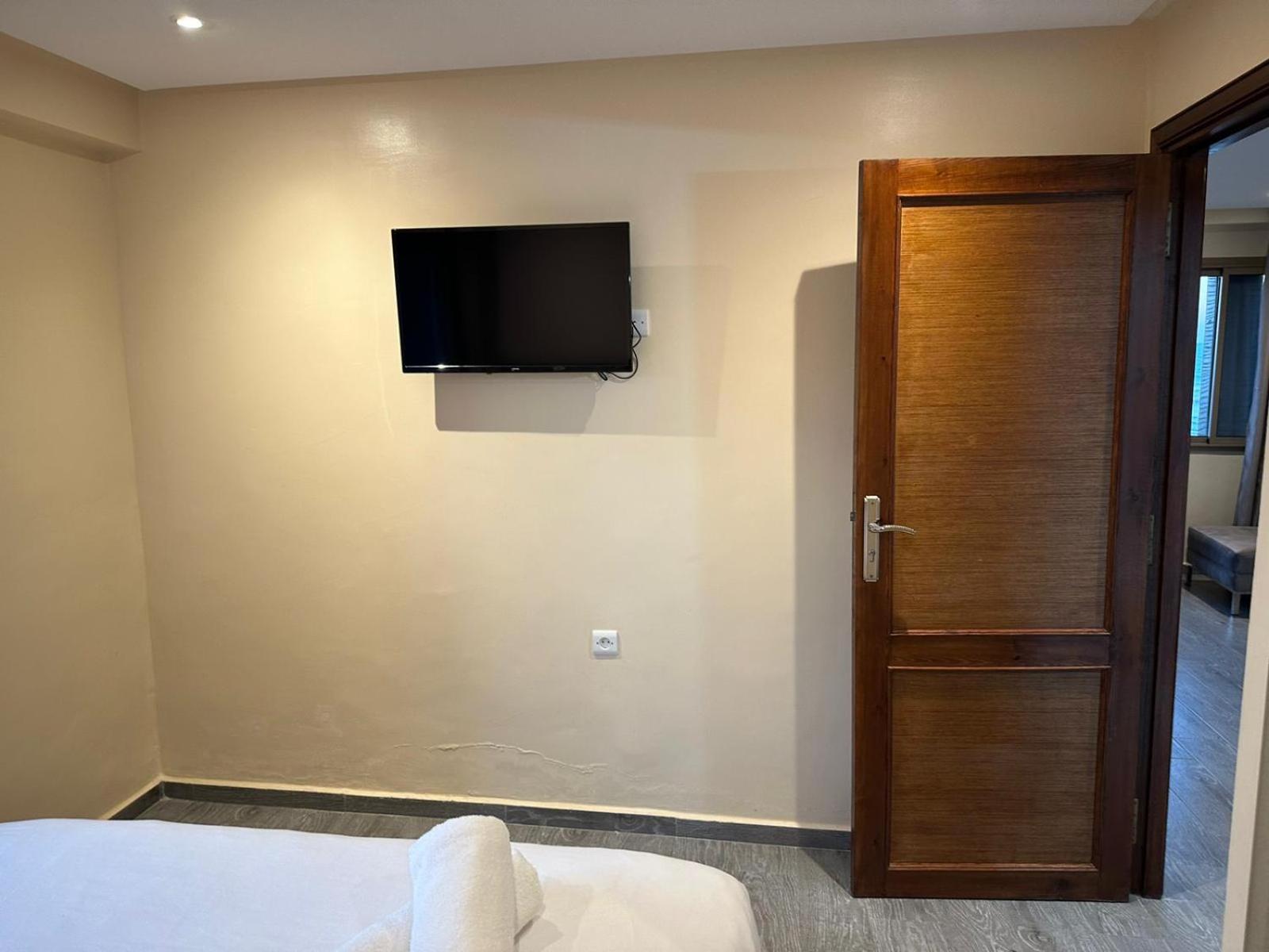 Deluxe Suite with Sea View - Photo 1