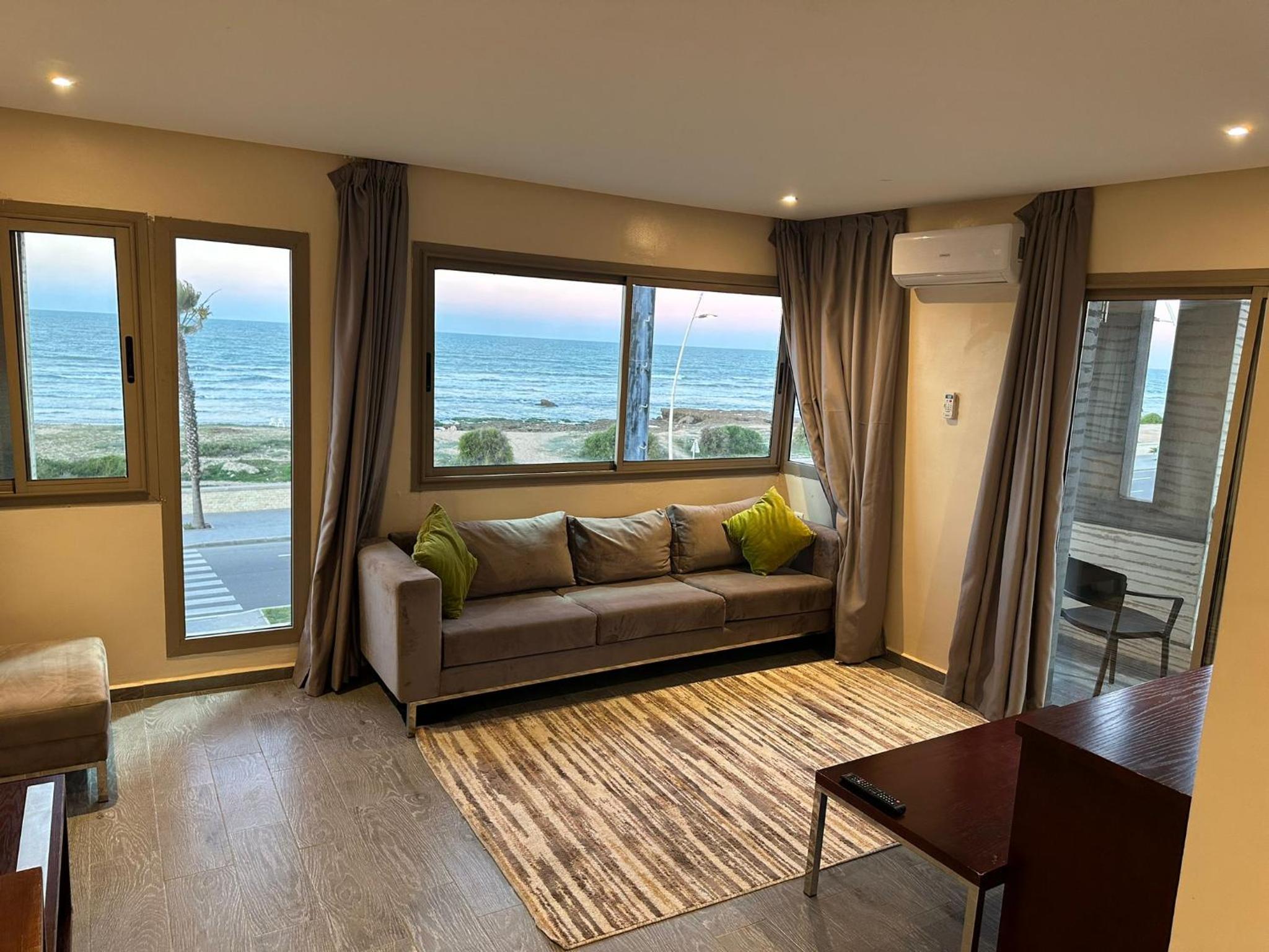 Deluxe Suite with Sea View - Photo 7