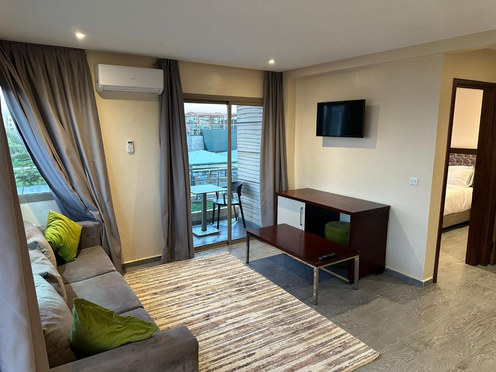 Deluxe Suite with Sea View - Photo 8