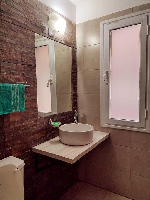 One-Bedroom Apartment photo 3