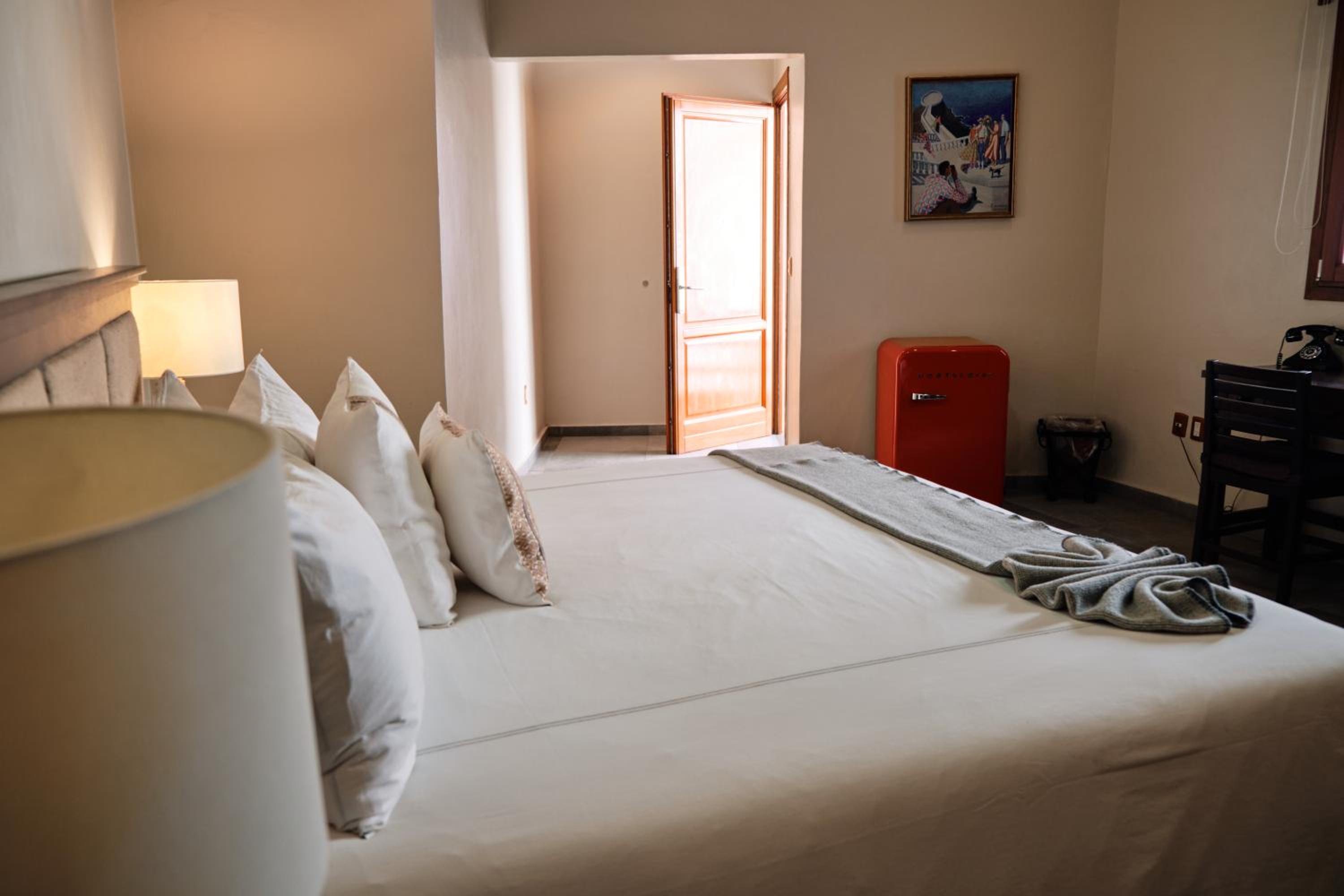 Queen Room With Courtyard View