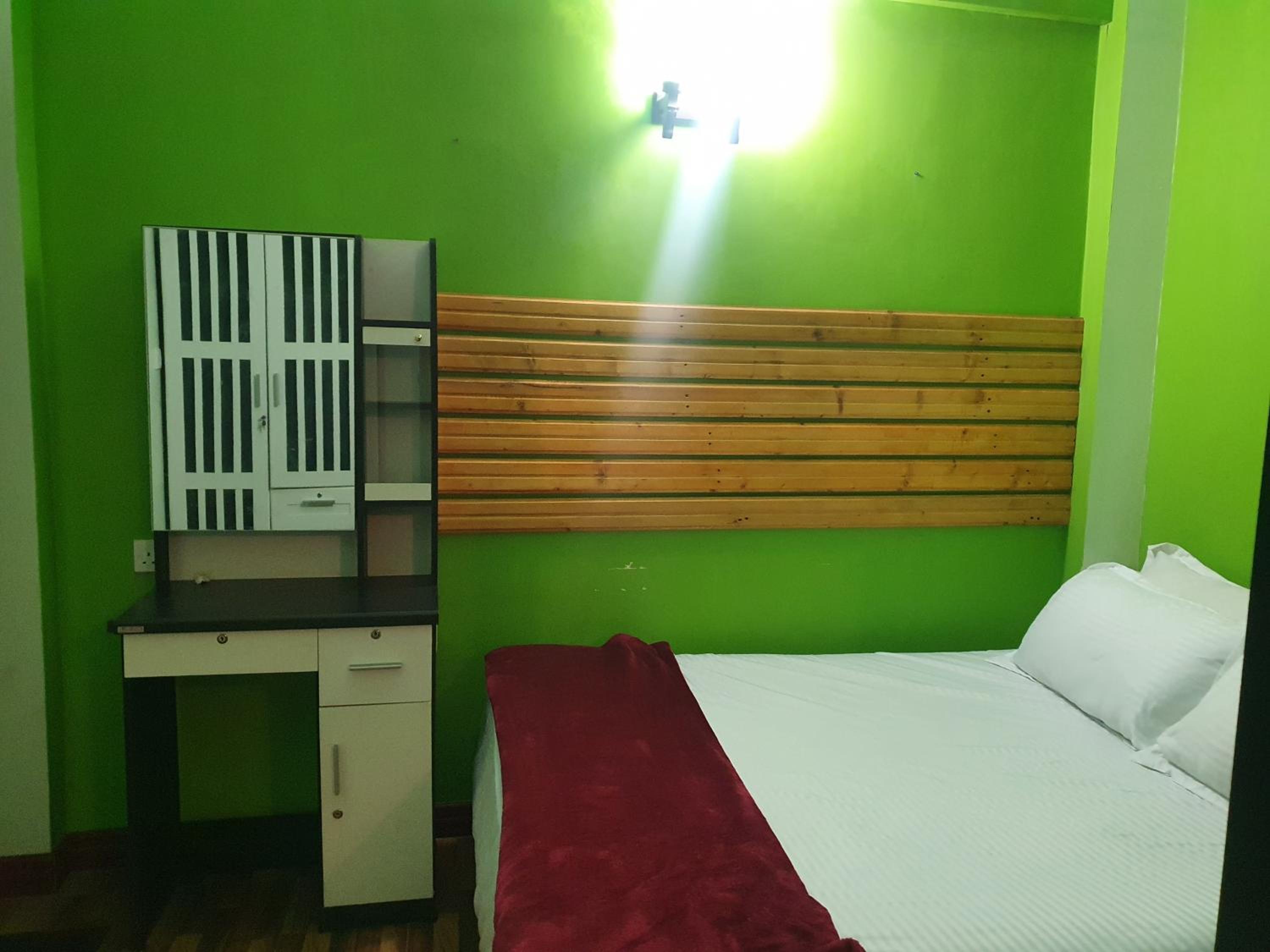 Double or Twin Room - Photo 4