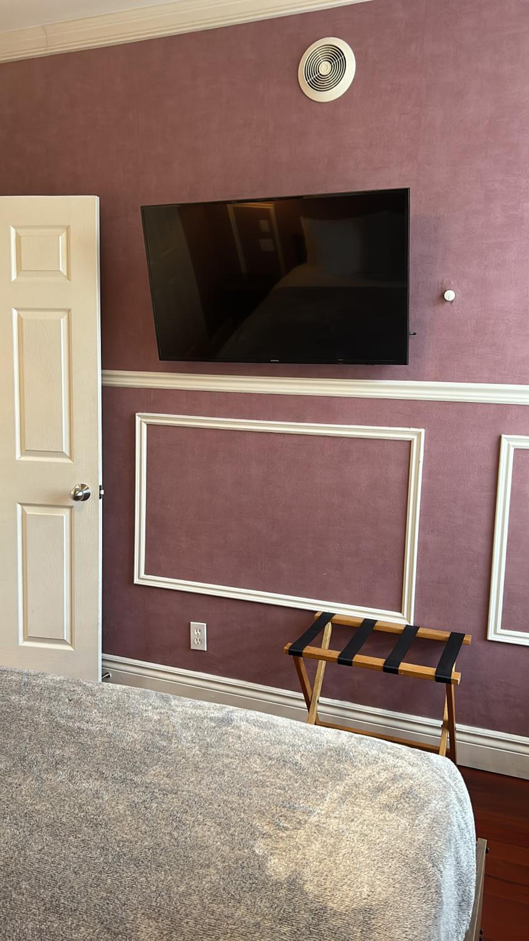 Deluxe King Suite - Photo 12