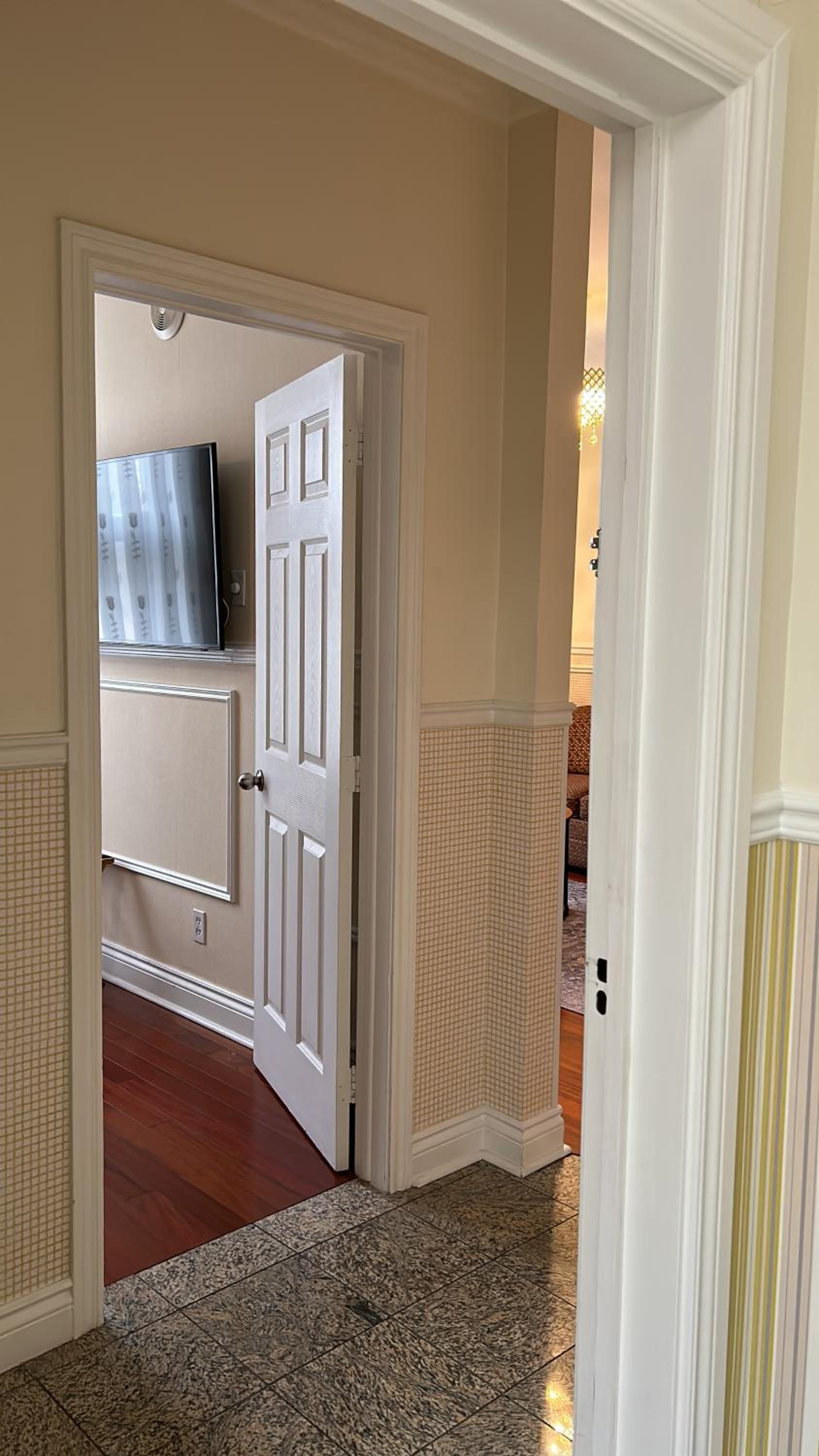 Deluxe King Suite - Photo 16