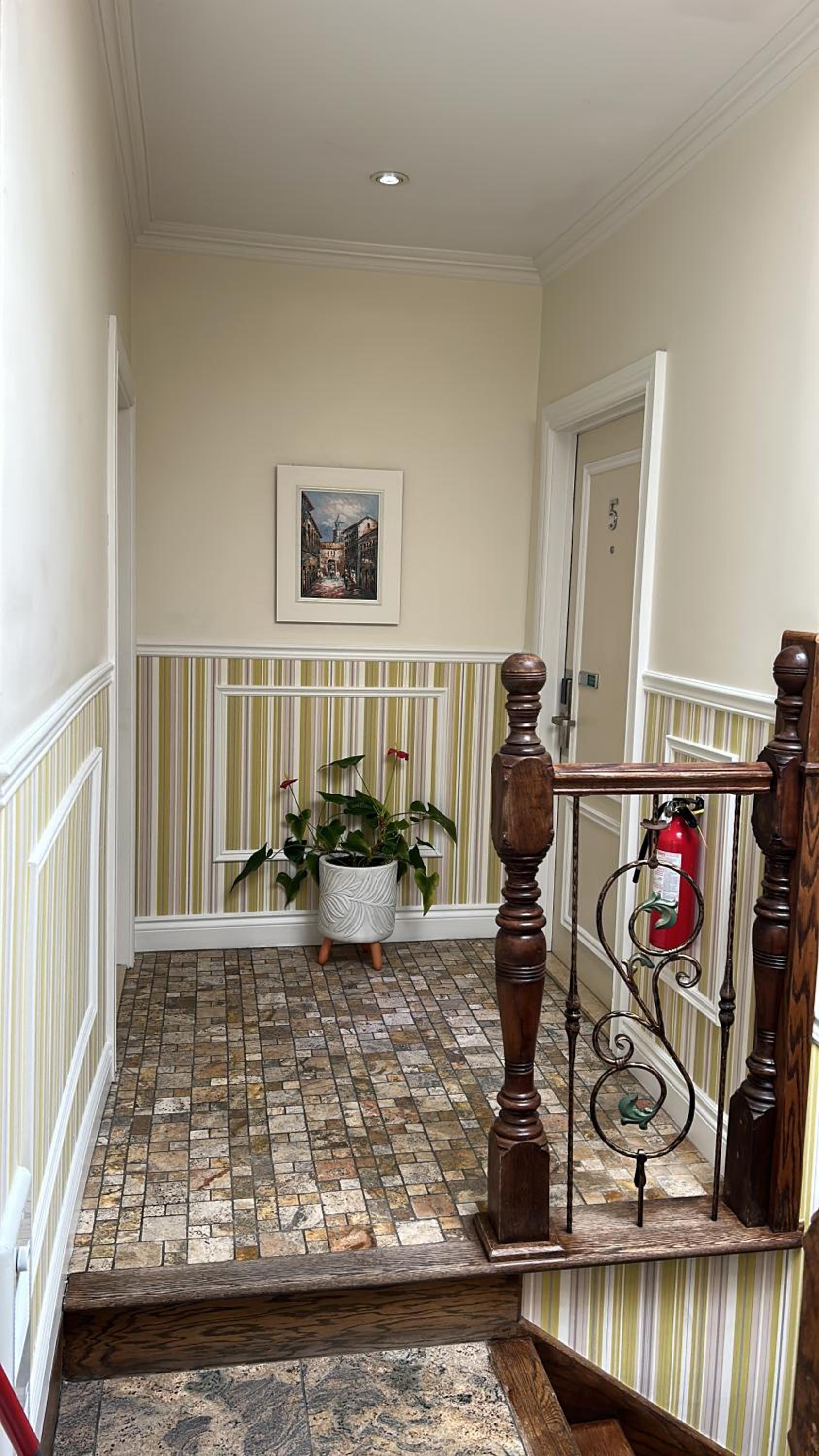 Deluxe King Suite - Photo 4