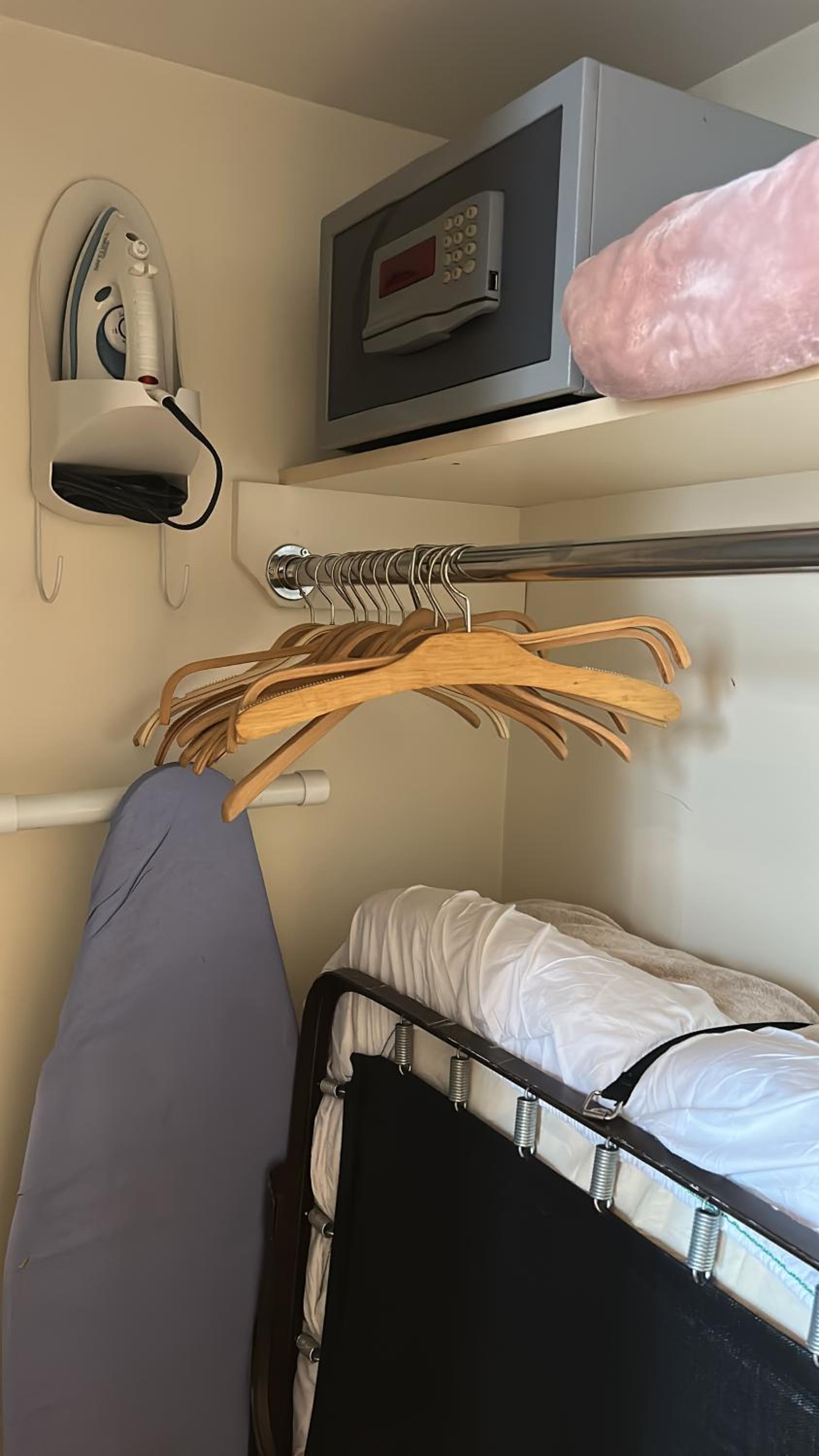 Deluxe King Suite - Photo 3