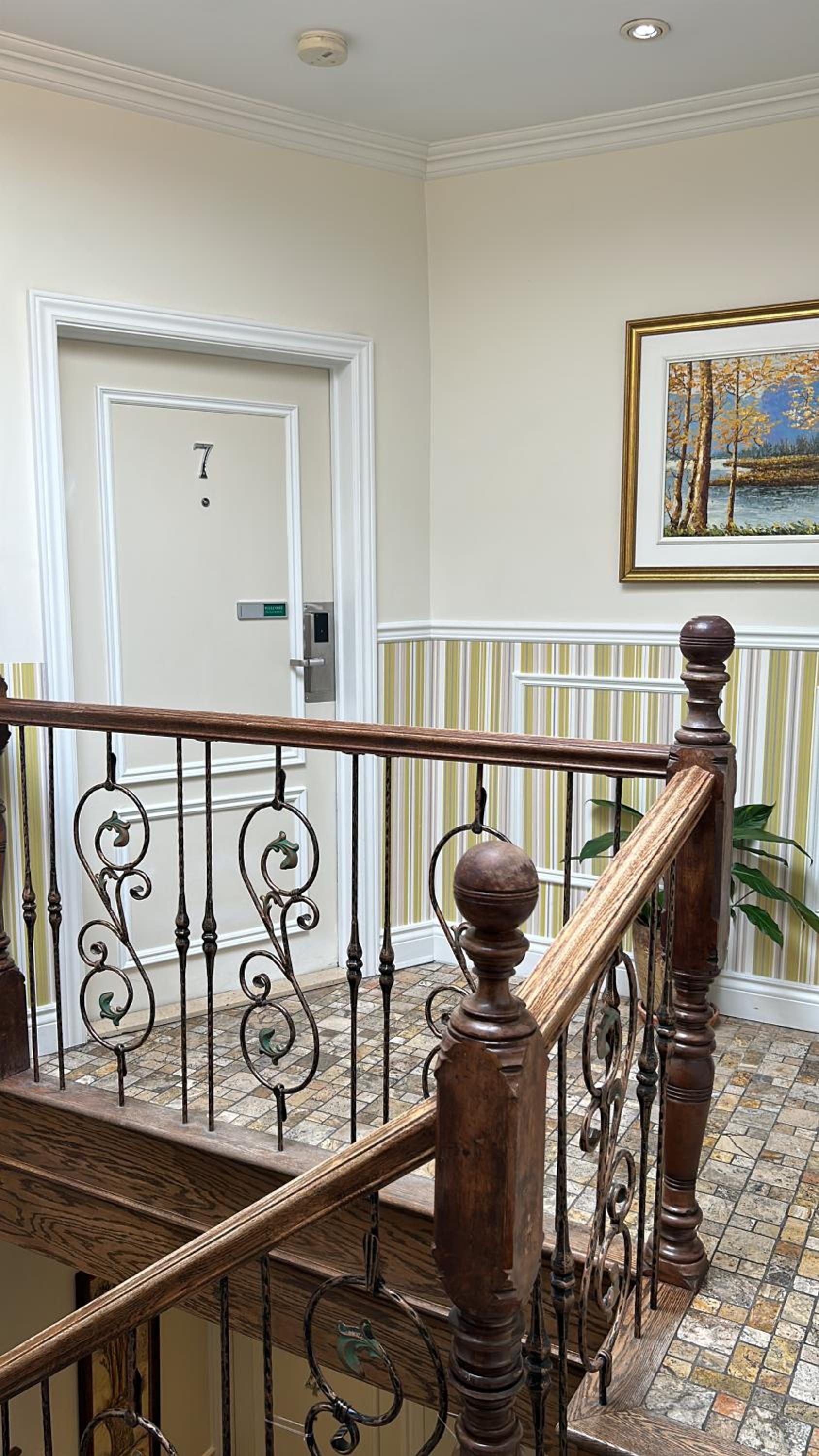 Deluxe Queen Suite