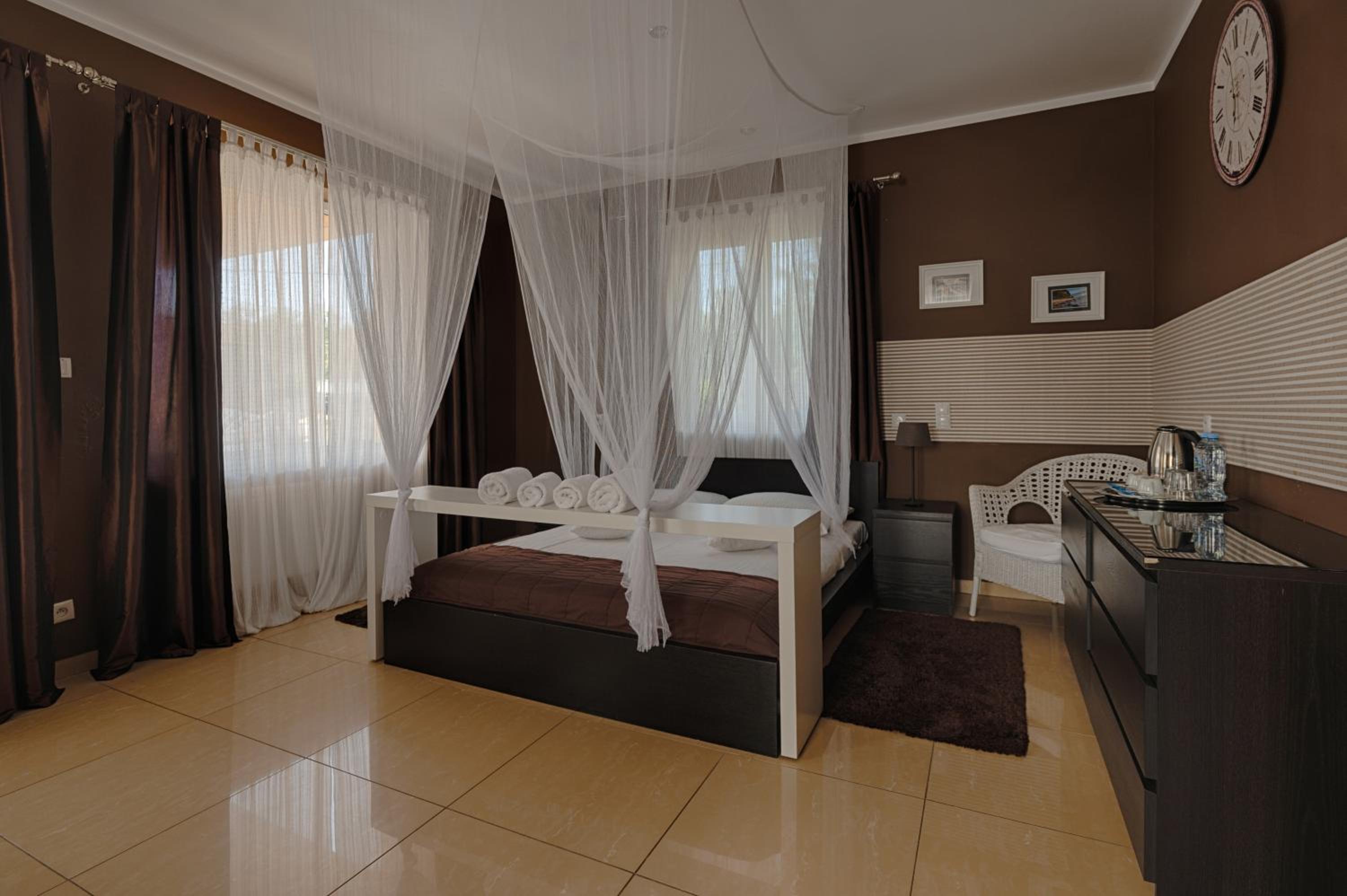 Apartment with Terrace - Photo 1