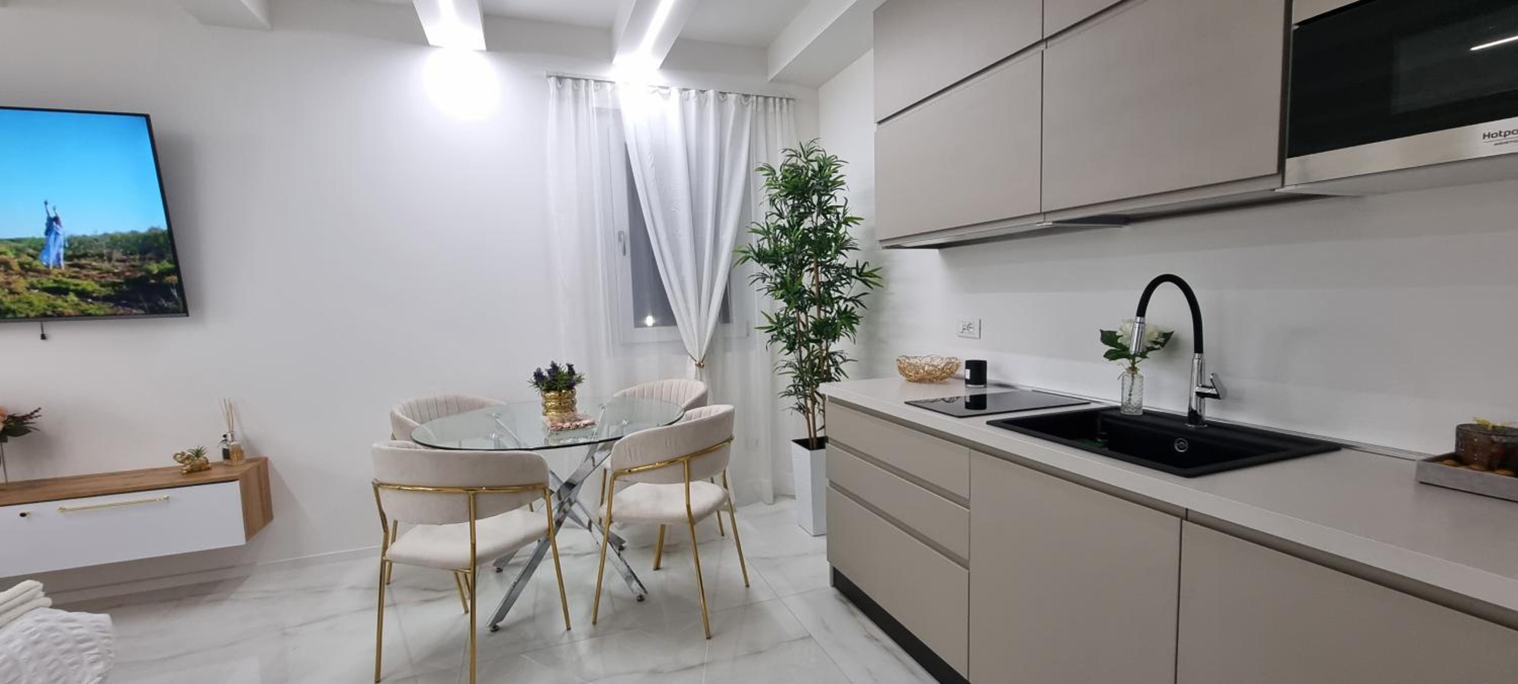 One-Bedroom Apartment photo 3