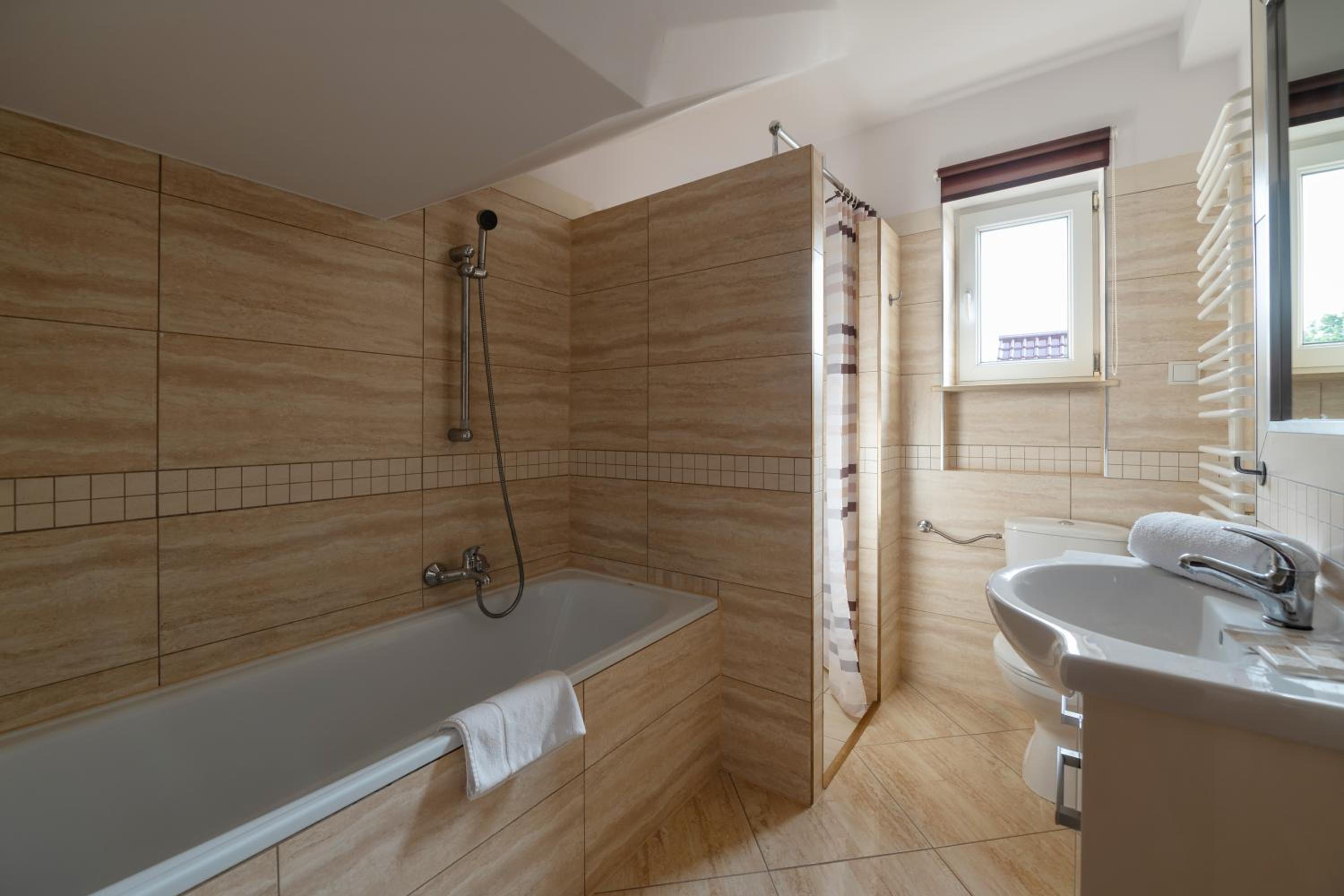 Apartment with Terrace - Photo 3