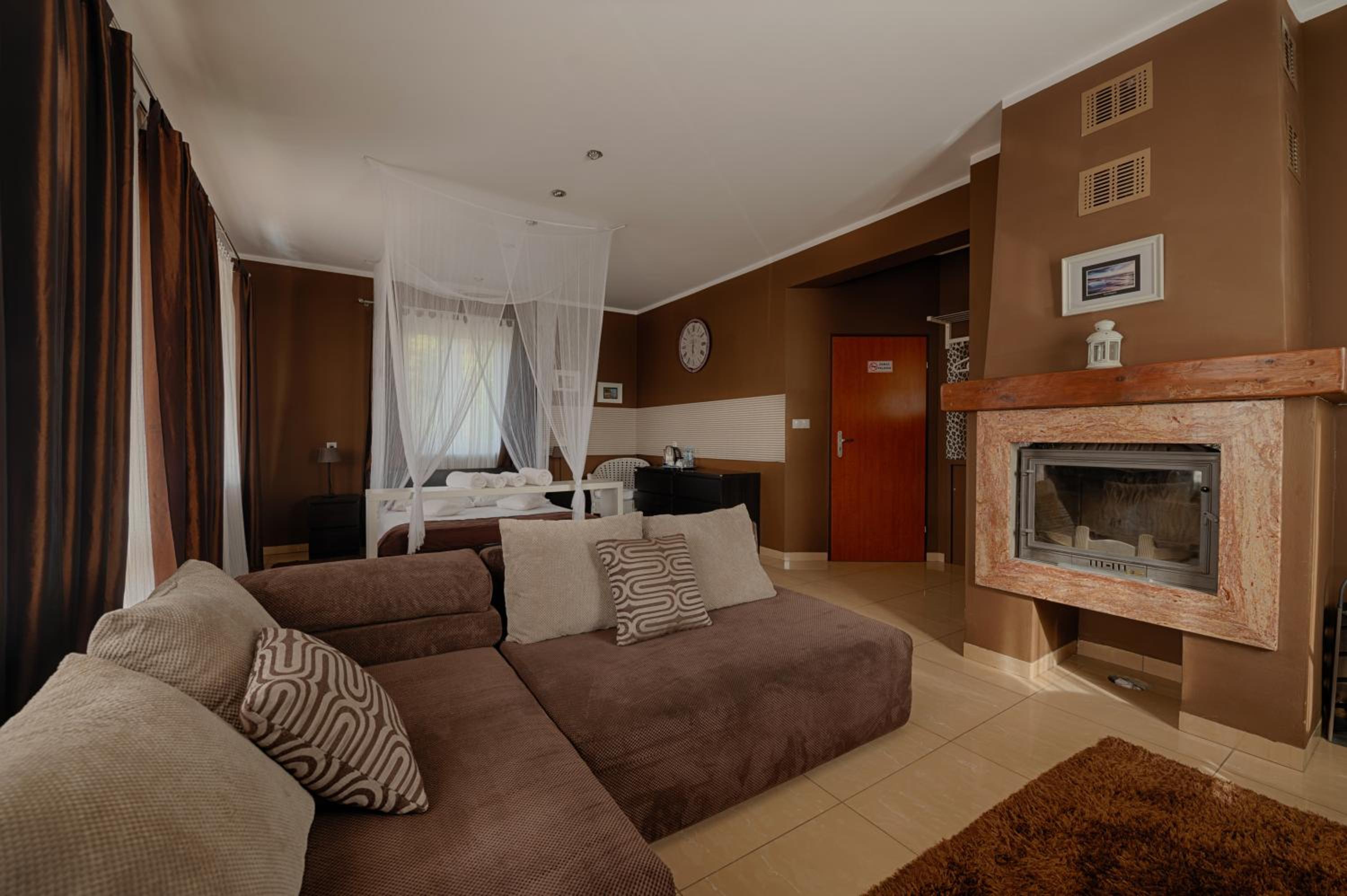 Apartment with Terrace - Photo 4