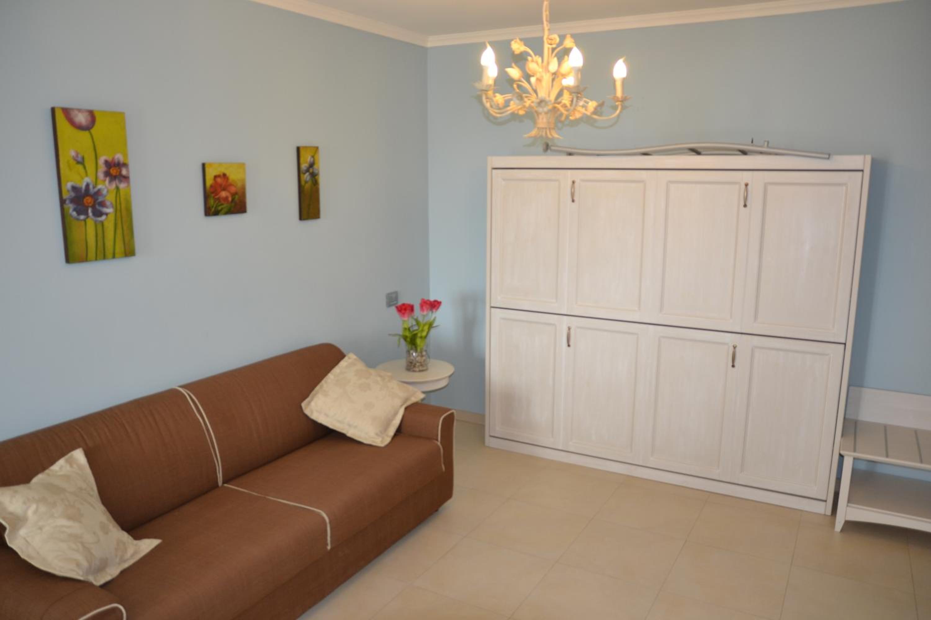 Large Superior One-Bedroom Apartment - Photo 2
