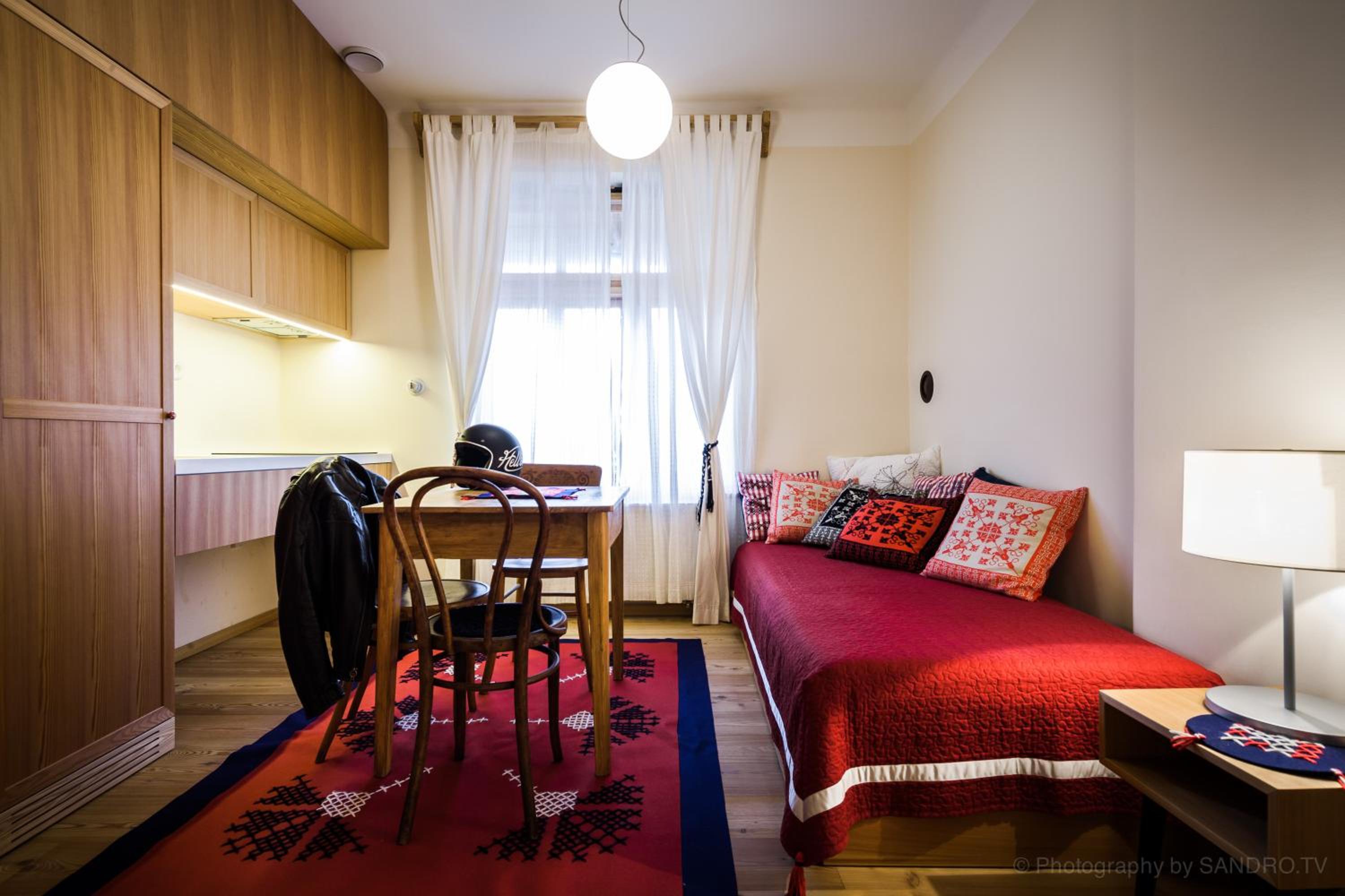 One-Bedroom Apartment - Photo 5