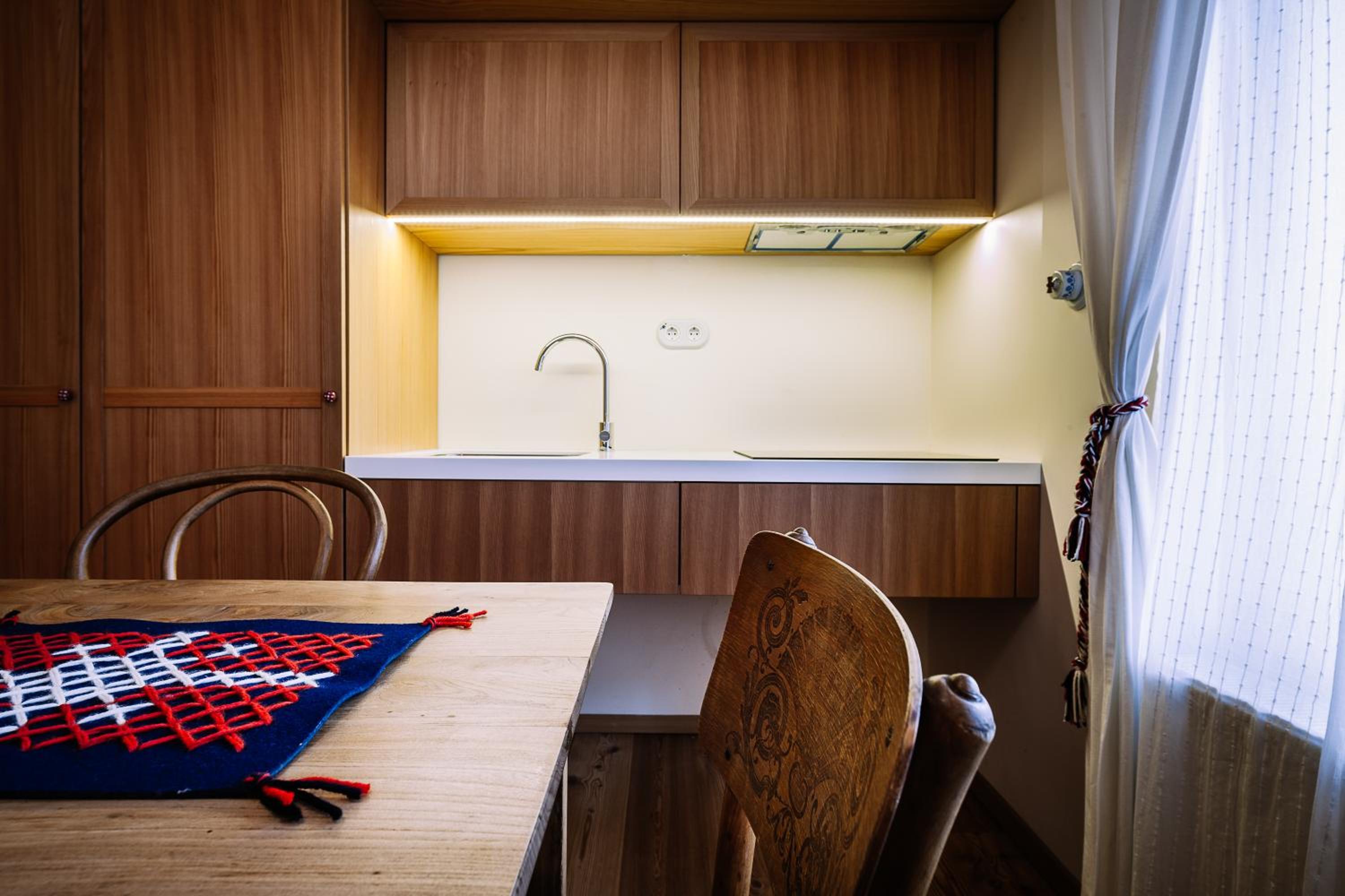 One-Bedroom Apartment - Photo 8