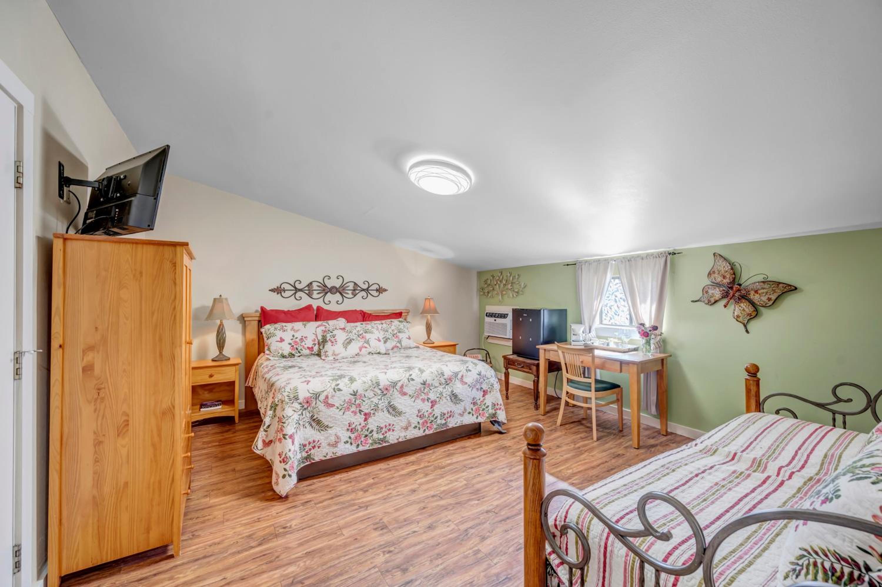 Deluxe King Room