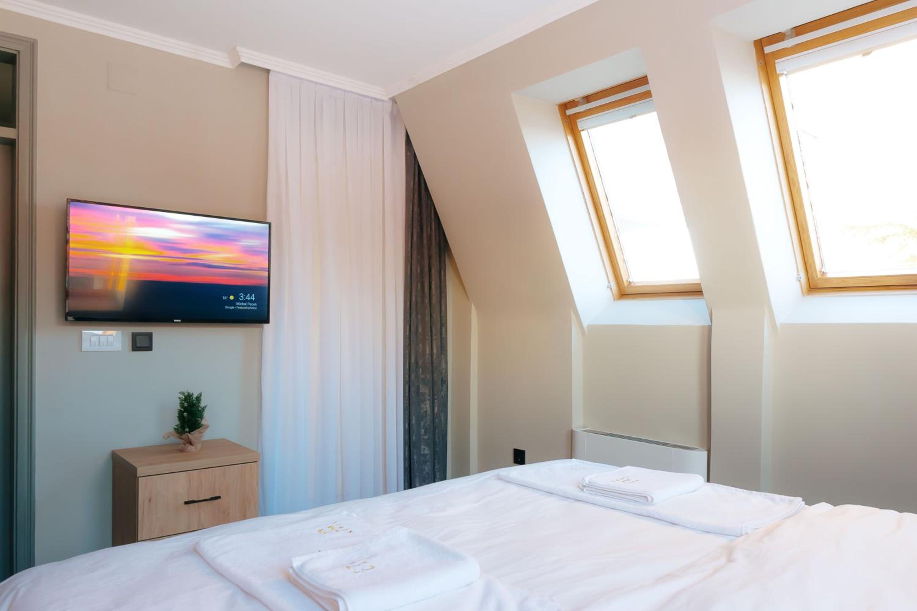 Deluxe Double Room photo 3