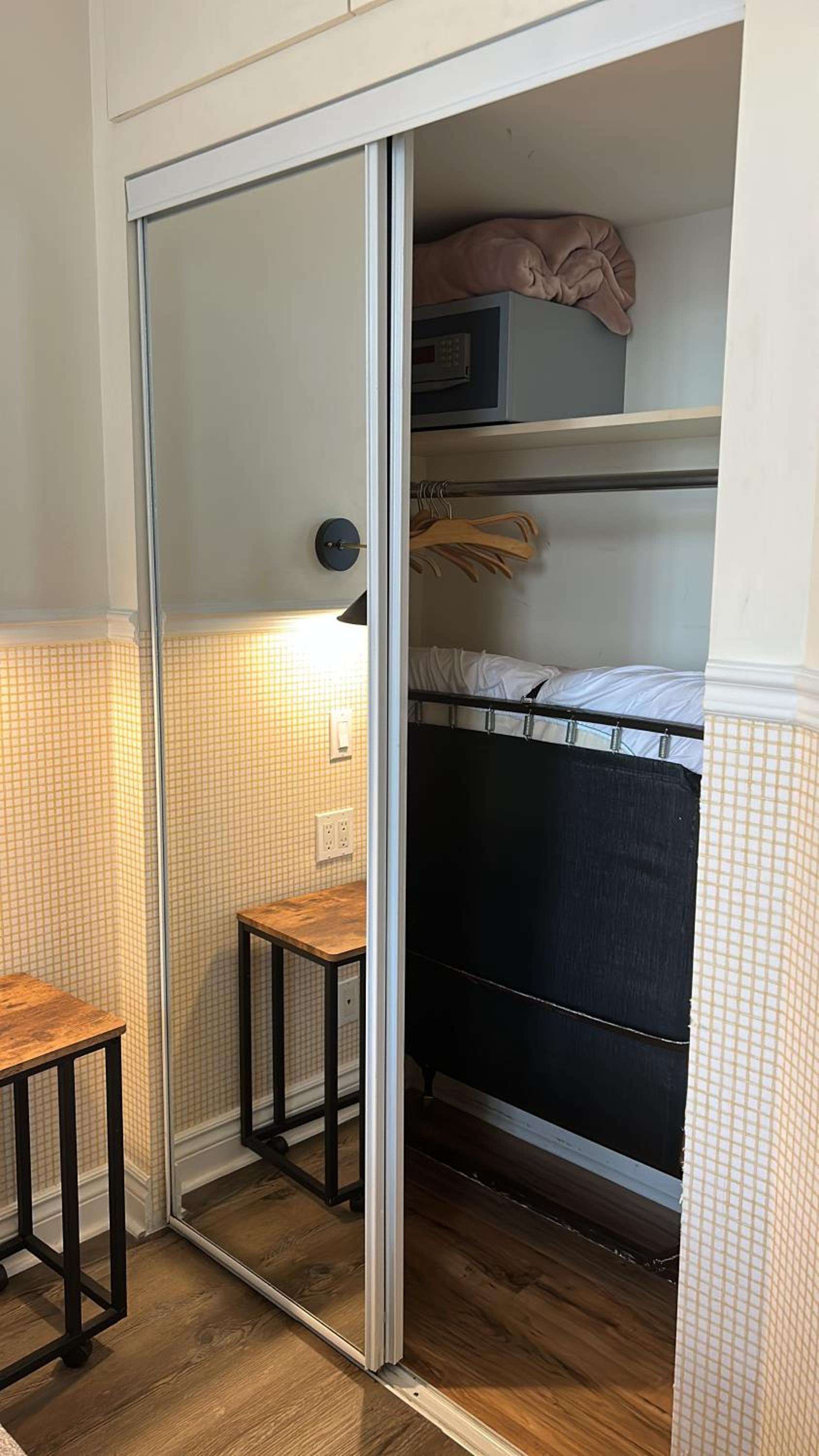 Deluxe King Suite - Photo 5