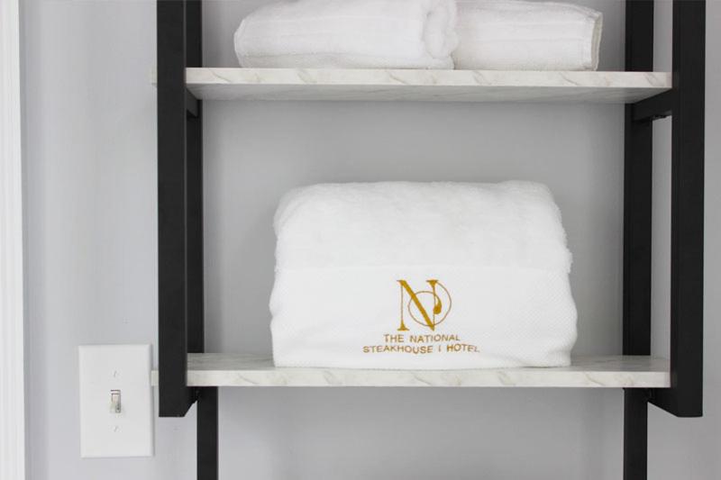 Queen Suite with Spa Bath photo 2