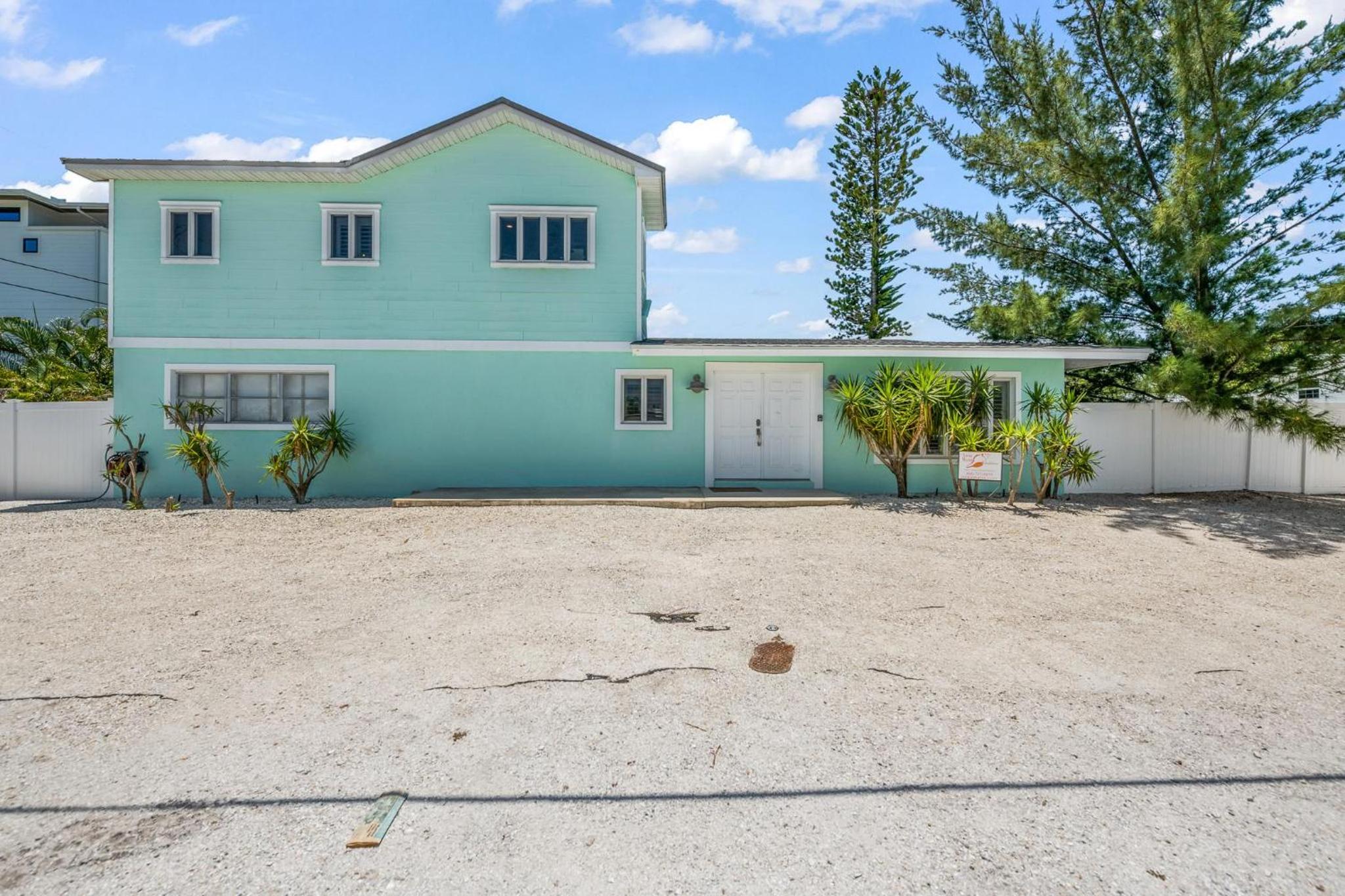 Three-Bedroom House photo 2