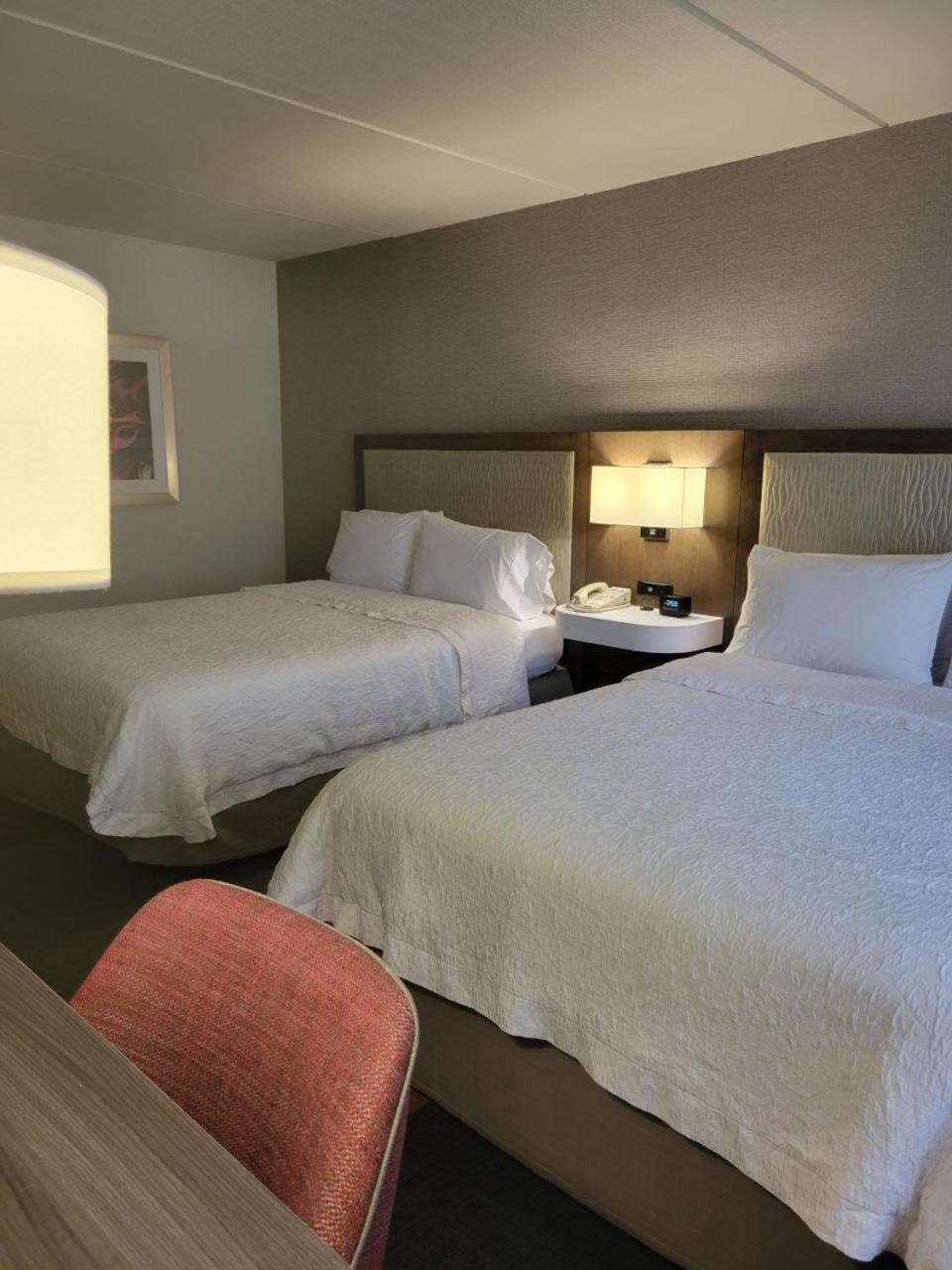 Room with Two Queen Beds - Non-Smoking - Photo 4