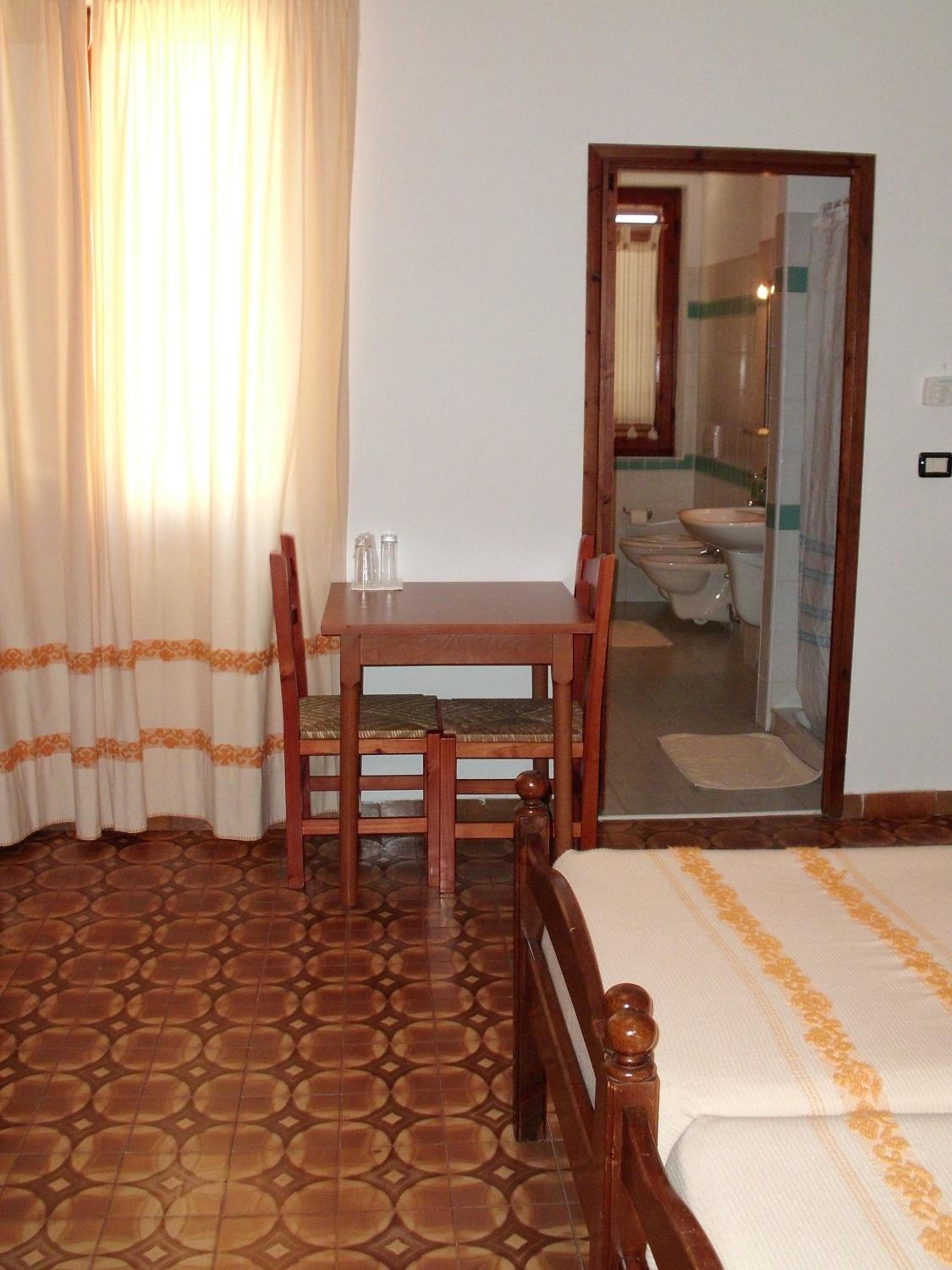 Classic Triple Room - Photo 1