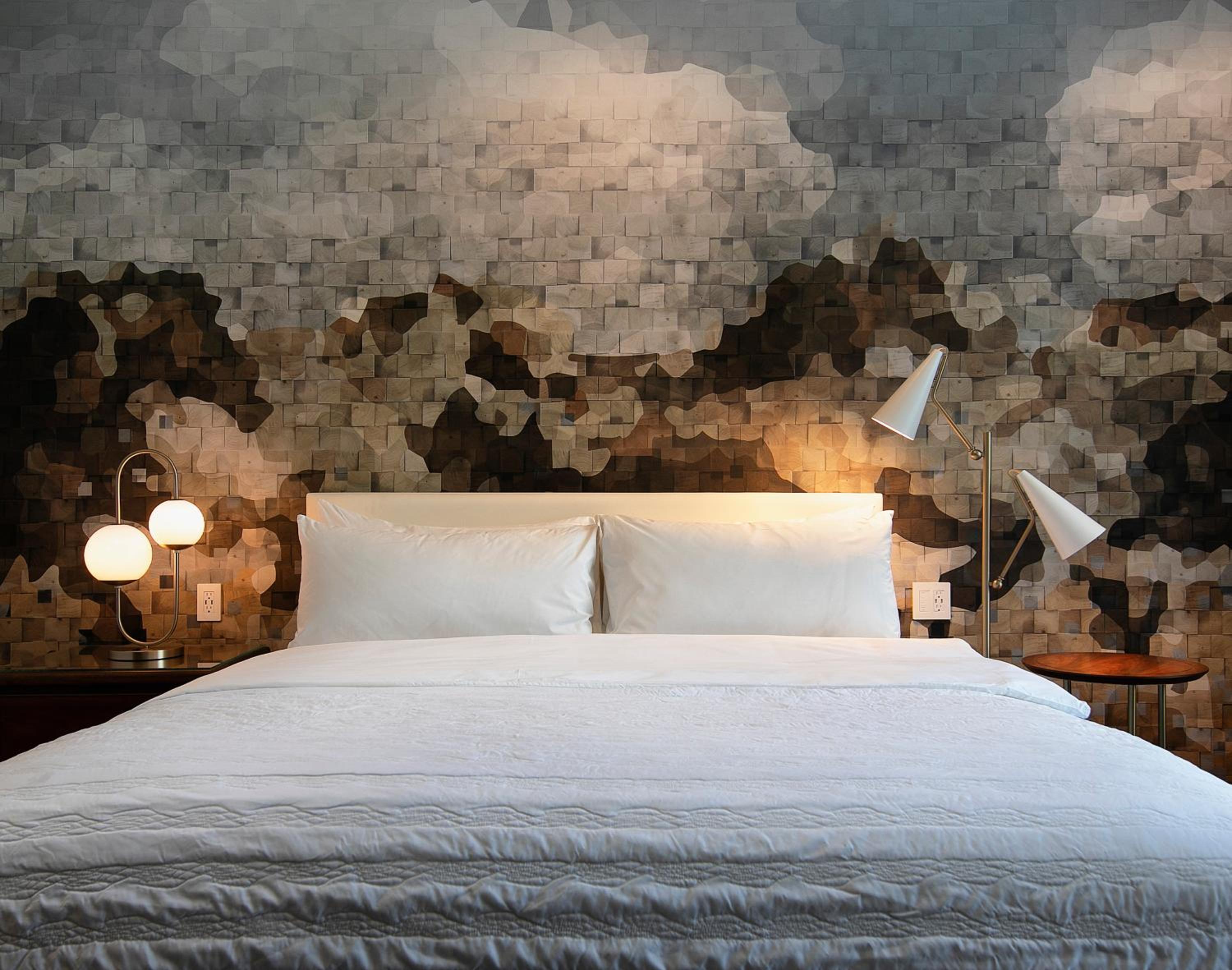 Classic Guest room with 1 King - Photo 4