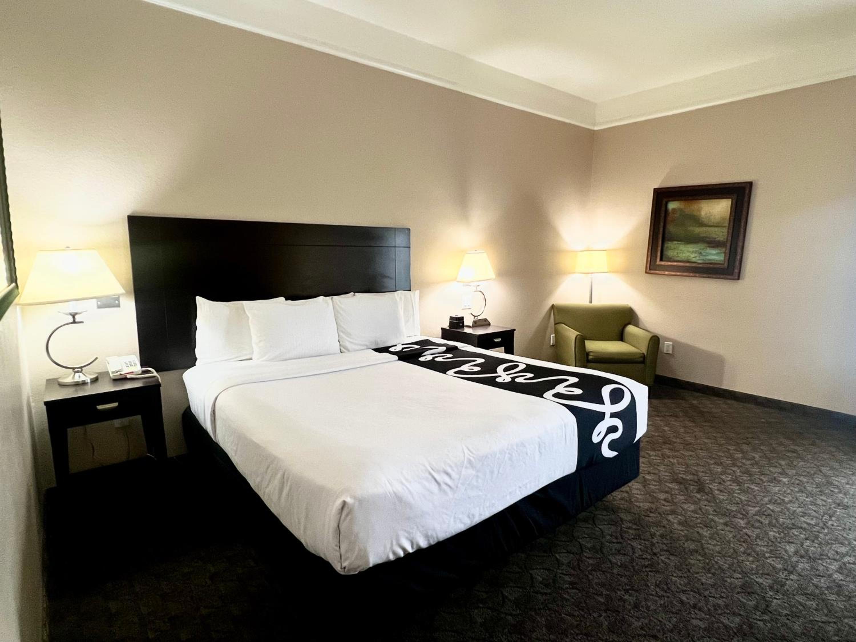 Deluxe King Room - Photo 1