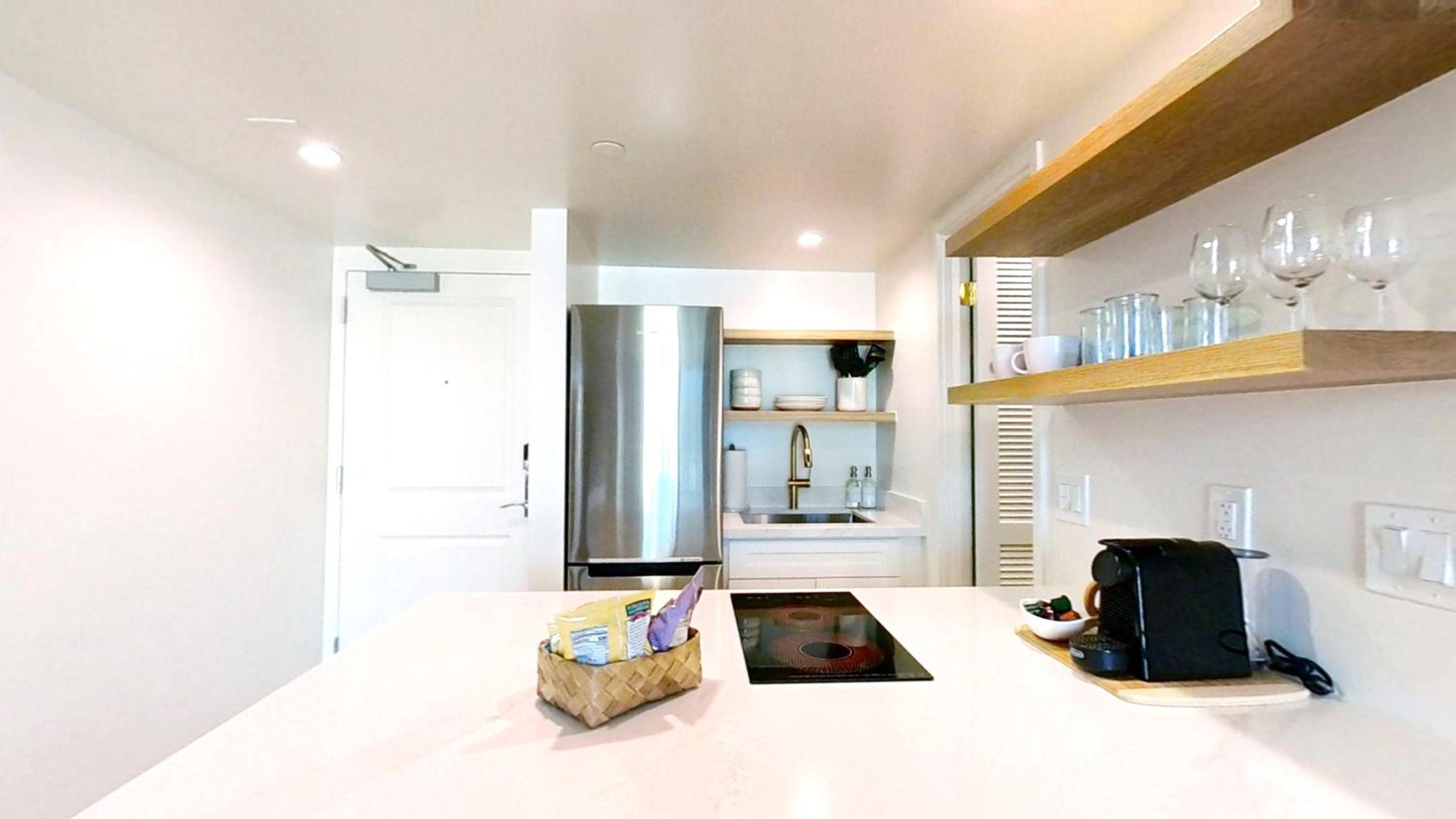 S&N Lux Suite-Free Parking-King Bed-Kitchen-WiFi: King Studio with Sofa Bed photo
