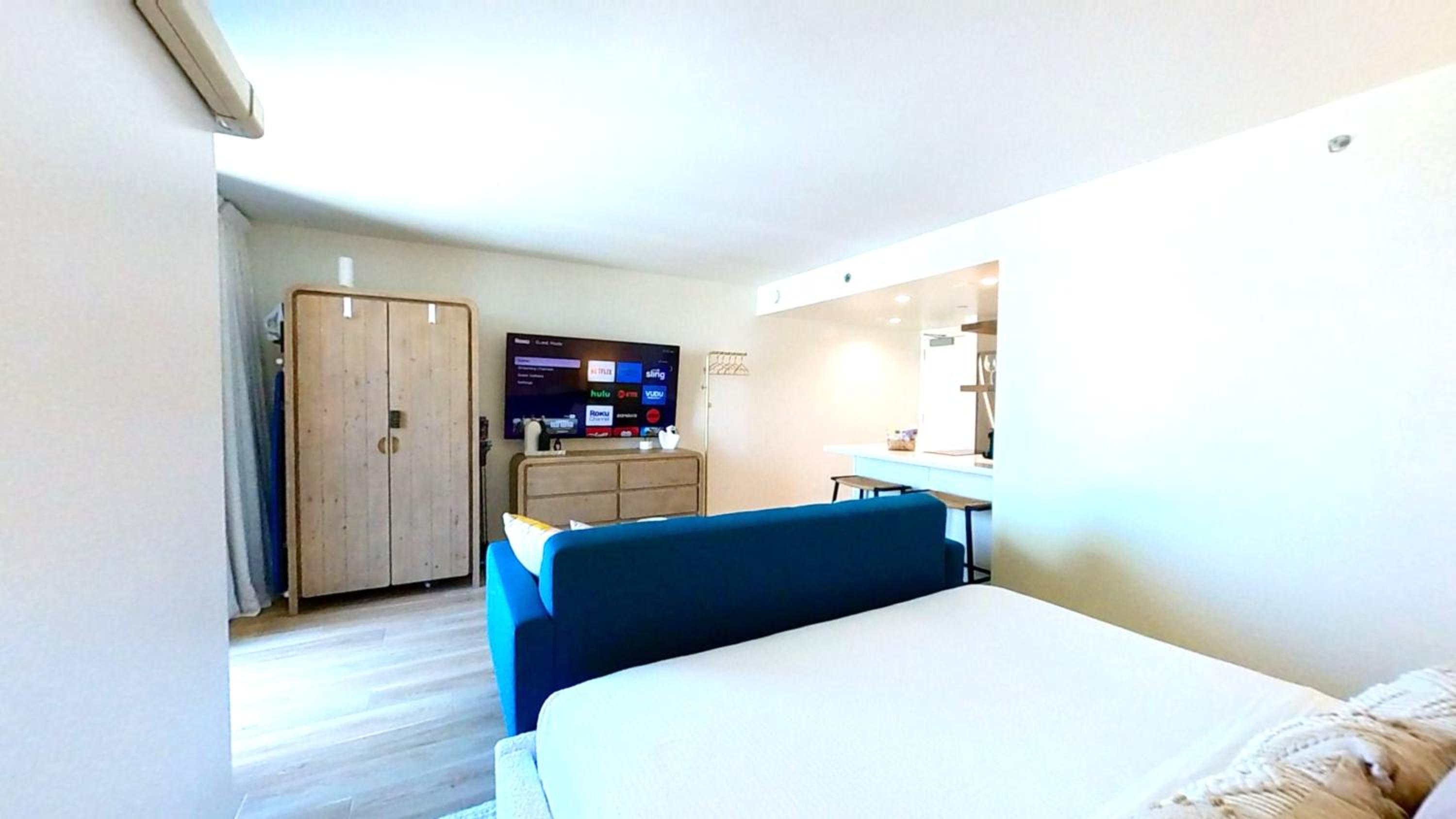 S&N Lux Suite-Free Parking-King Bed-Kitchen-WiFi: King Studio with Sofa Bed photo