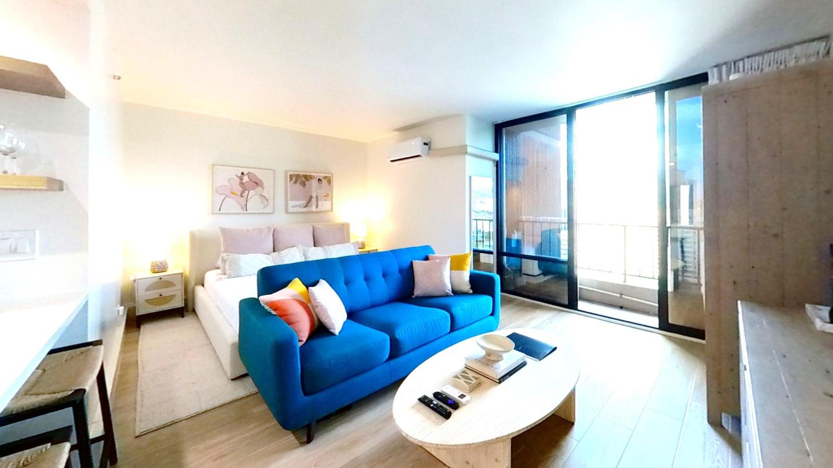 S&N Lux Suite-Free Parking-King Bed-Kitchen-WiFi: King Studio with Sofa Bed photo