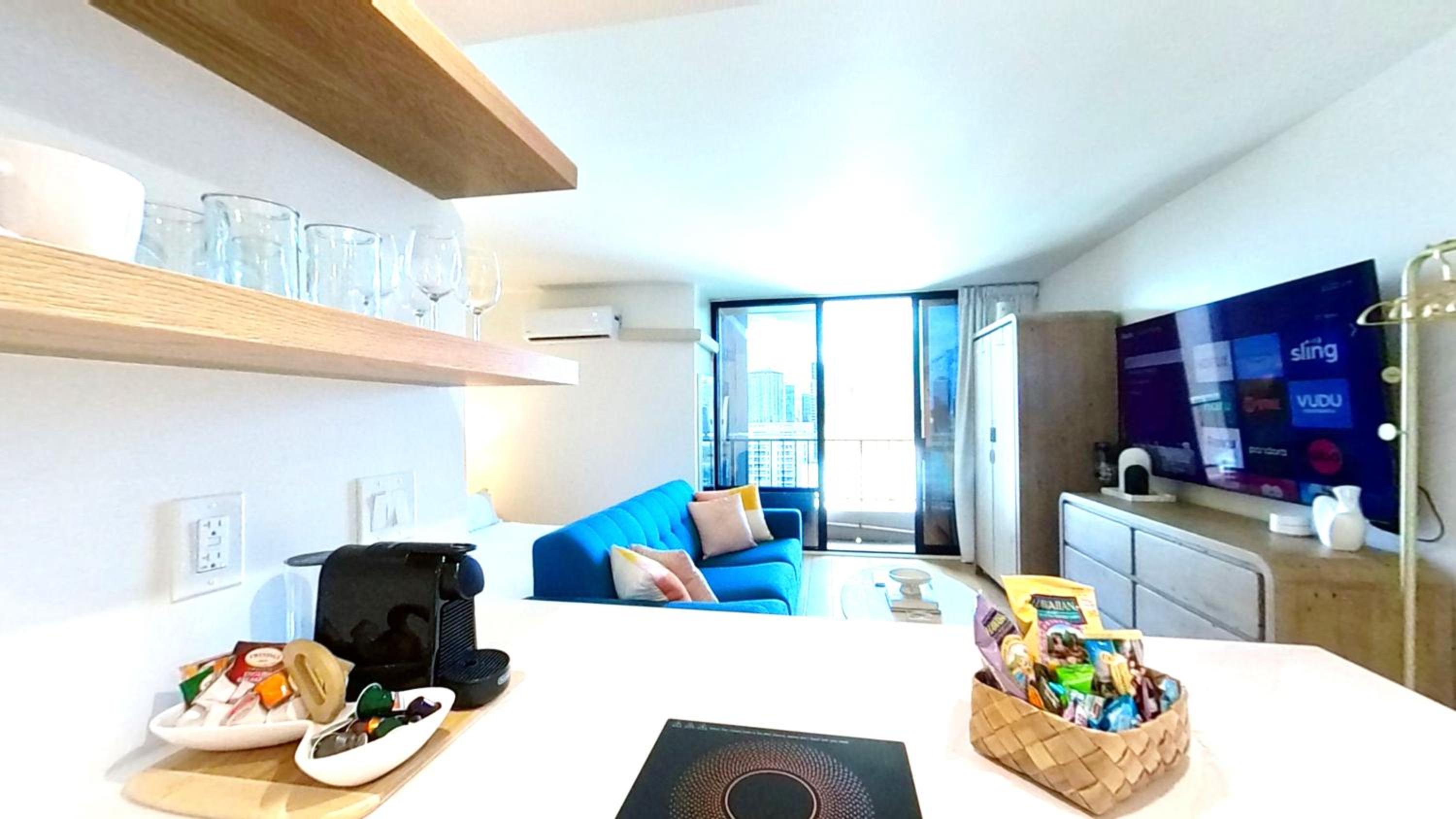 S&N Lux Suite-Free Parking-King Bed-Kitchen-WiFi: King Studio with Sofa Bed photo