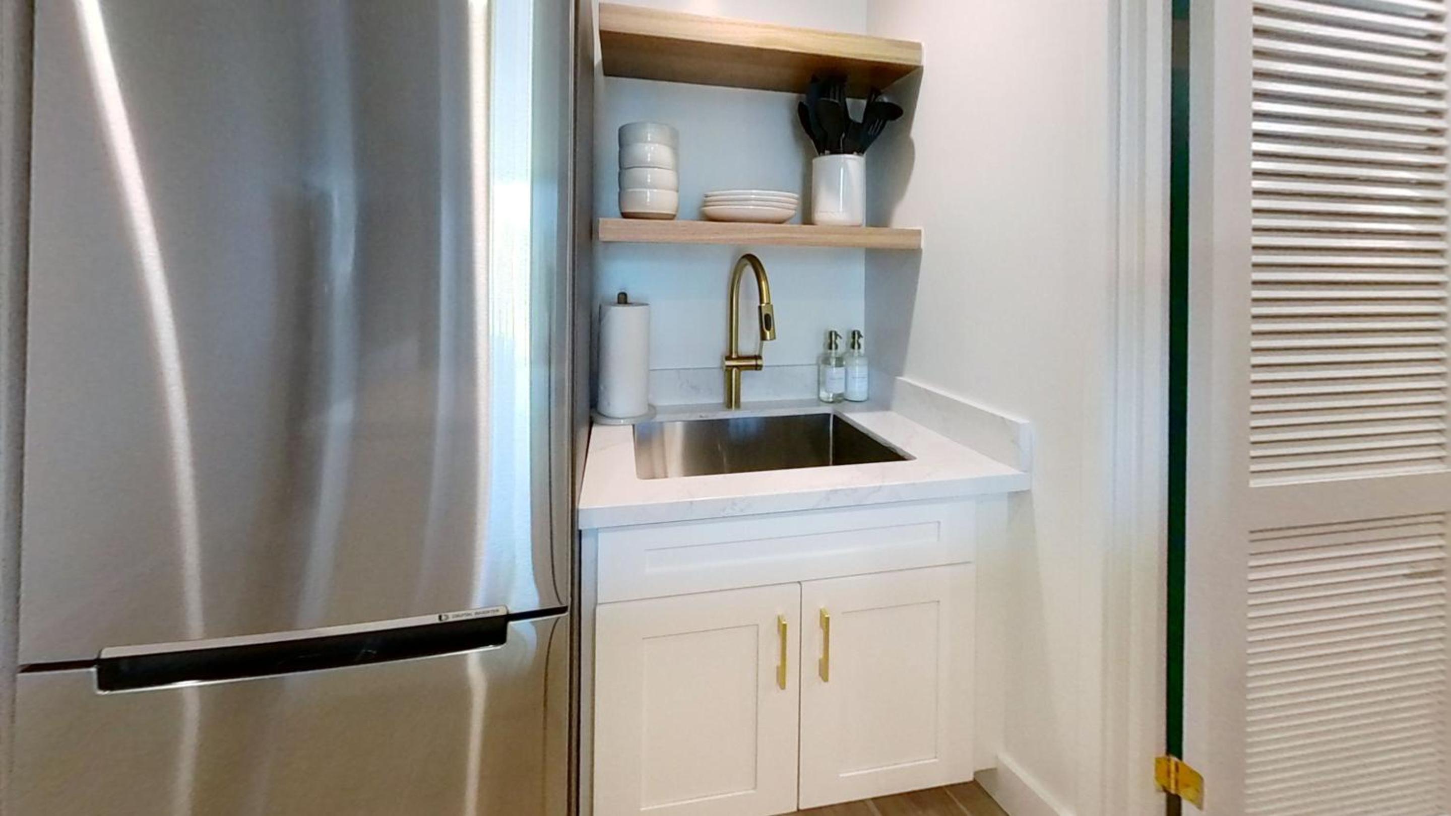 S&N Lux Suite-Free Parking-King Bed-Kitchen-WiFi: King Studio with Sofa Bed photo