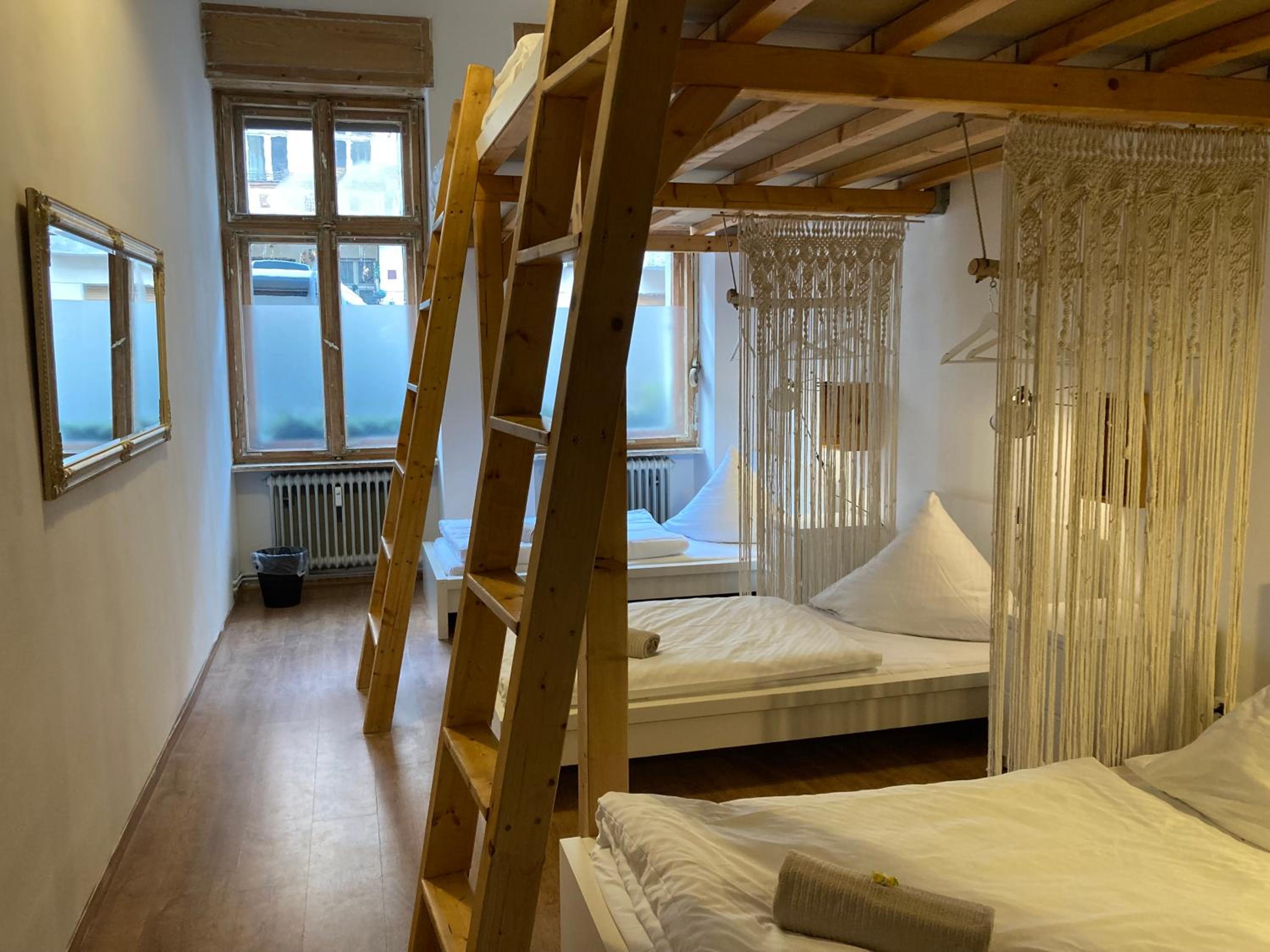 Bed in 6-Bed Dormitory Room photo 1